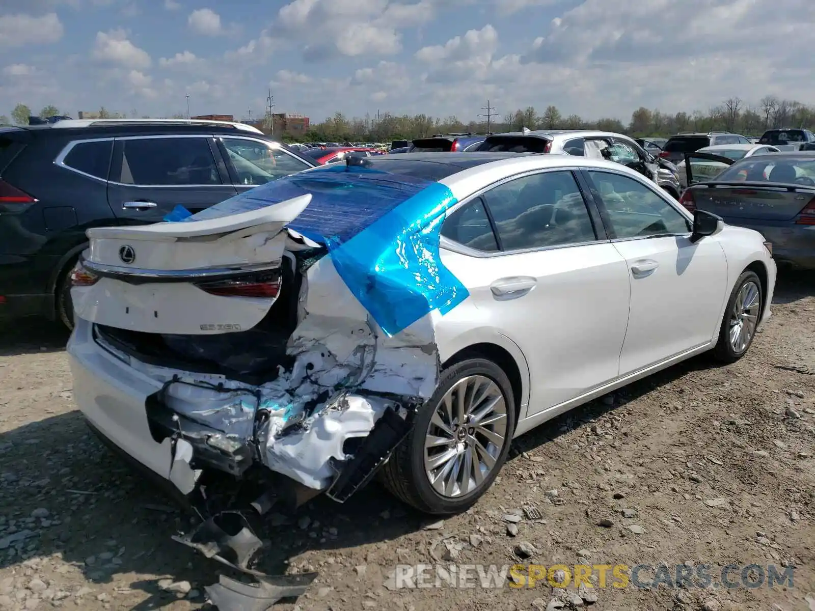 4 Photograph of a damaged car 58AEZ1B10MU086100 LEXUS ES350 2021