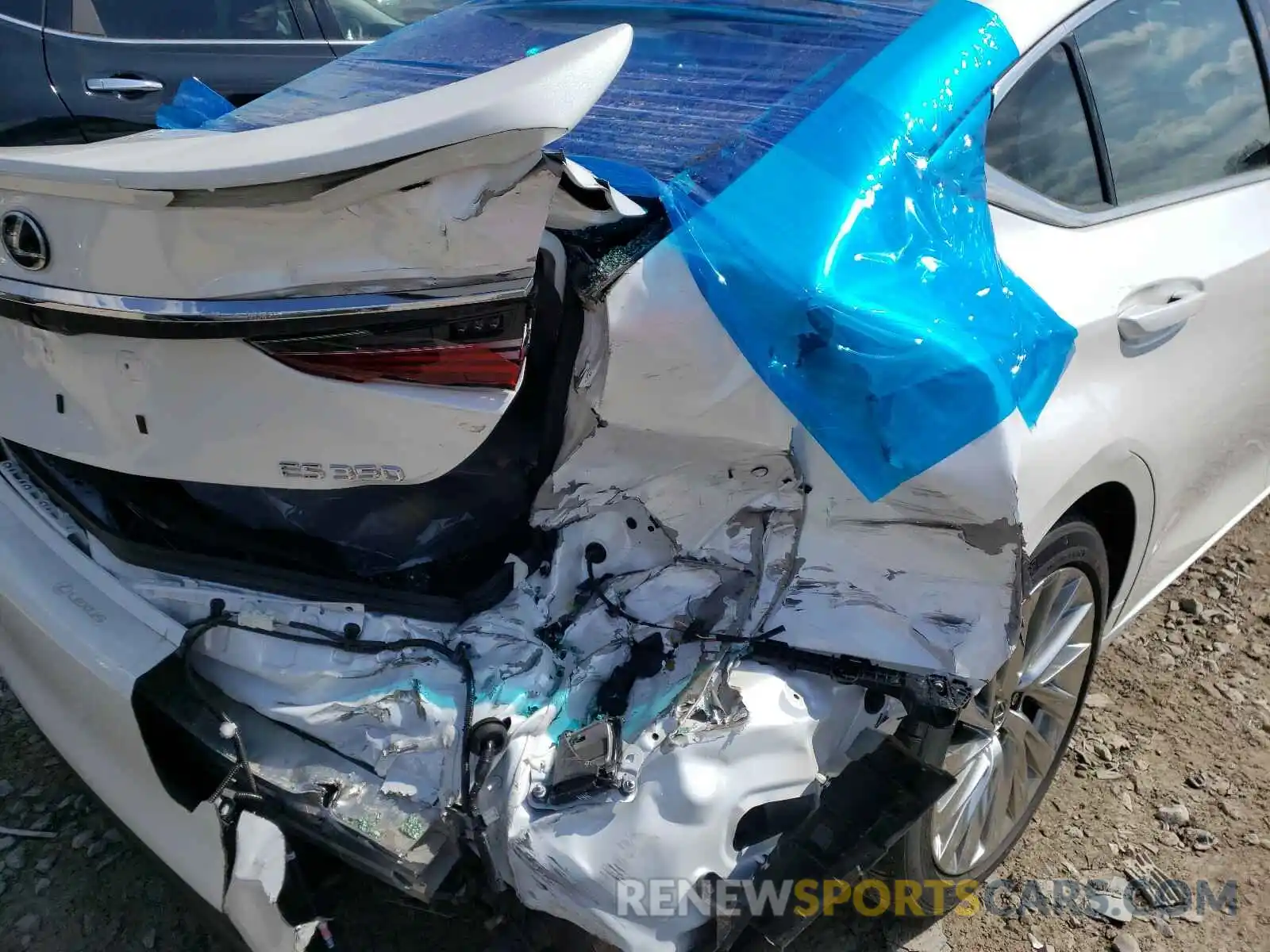 9 Photograph of a damaged car 58AEZ1B10MU086100 LEXUS ES350 2021