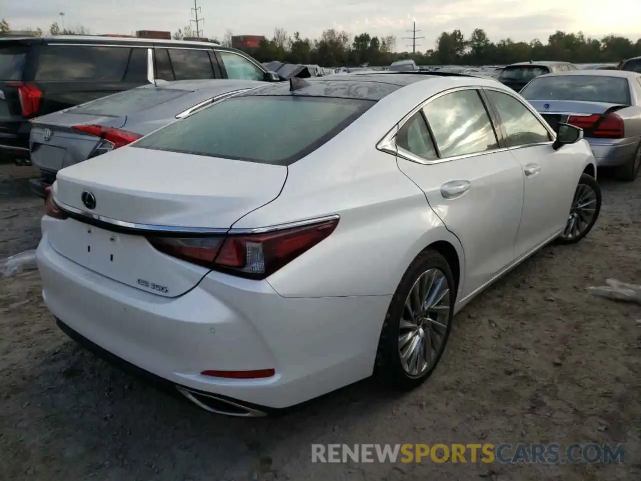 4 Photograph of a damaged car 58AFZ1B10MU085646 LEXUS ES350 2021