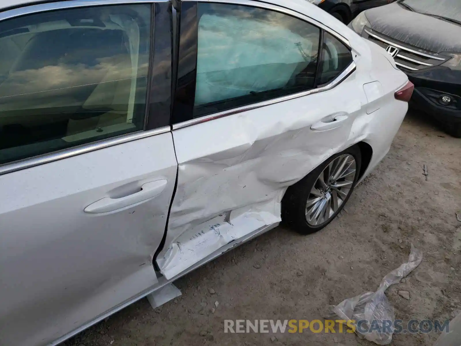 9 Photograph of a damaged car 58AFZ1B10MU085646 LEXUS ES350 2021