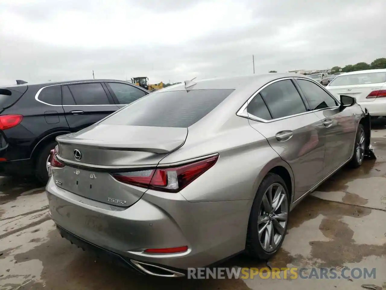 4 Photograph of a damaged car 58AGZ1B12MU082798 LEXUS ES350 2021