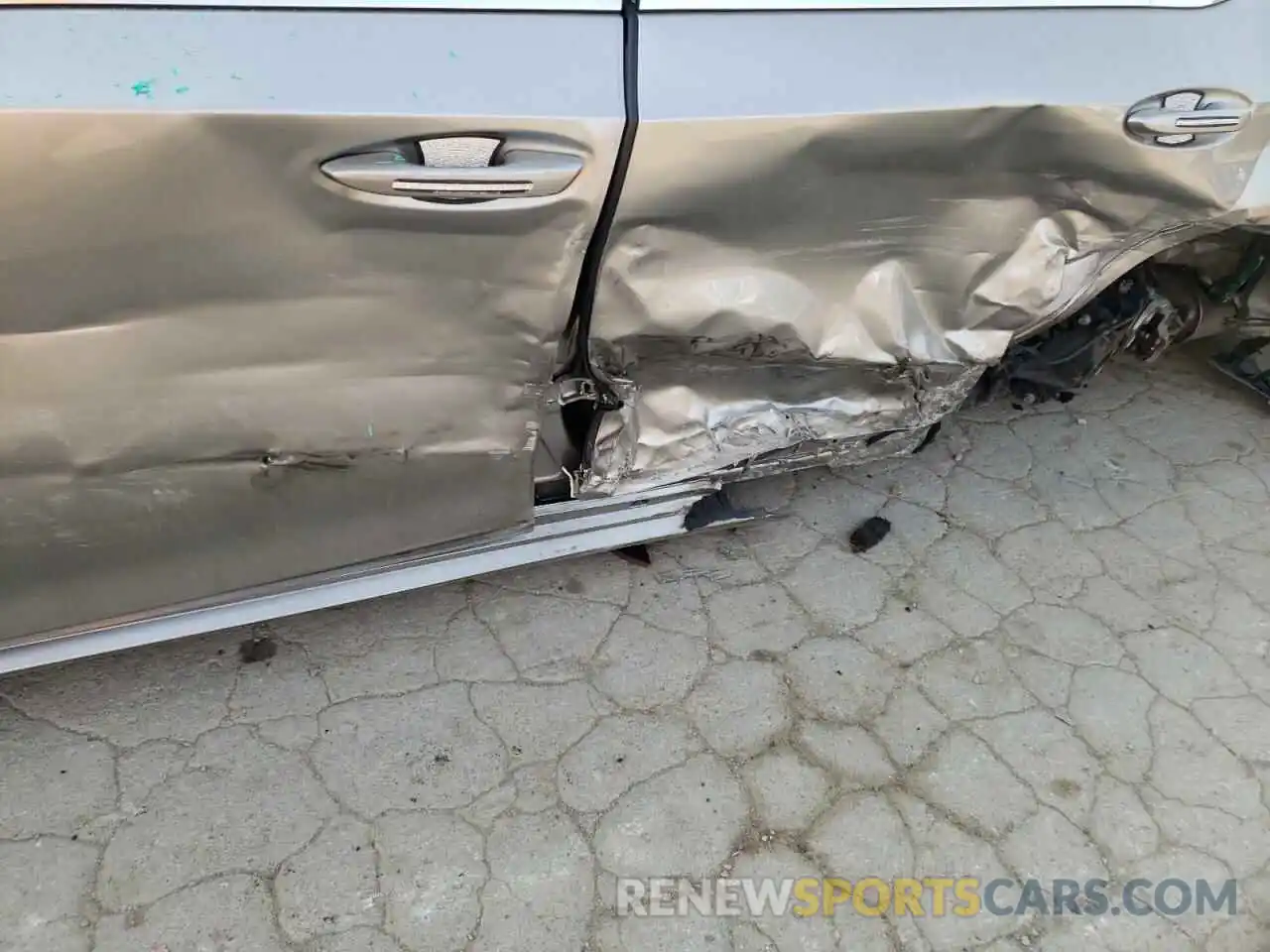 9 Photograph of a damaged car 58AGZ1B13MU084270 LEXUS ES350 2021