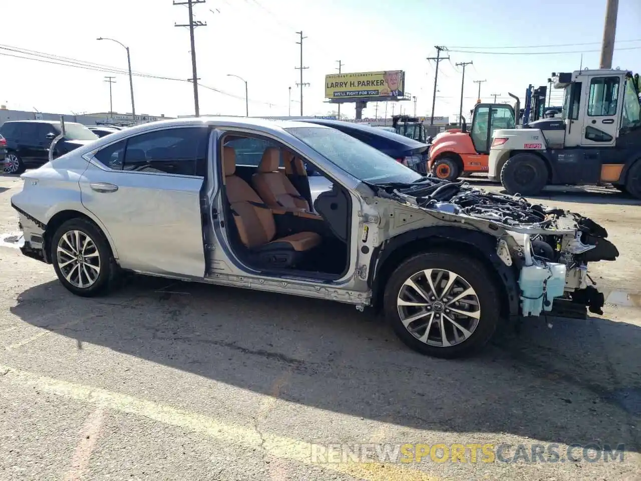 4 Photograph of a damaged car 58ACZ1B17NU123930 LEXUS ES350 2022