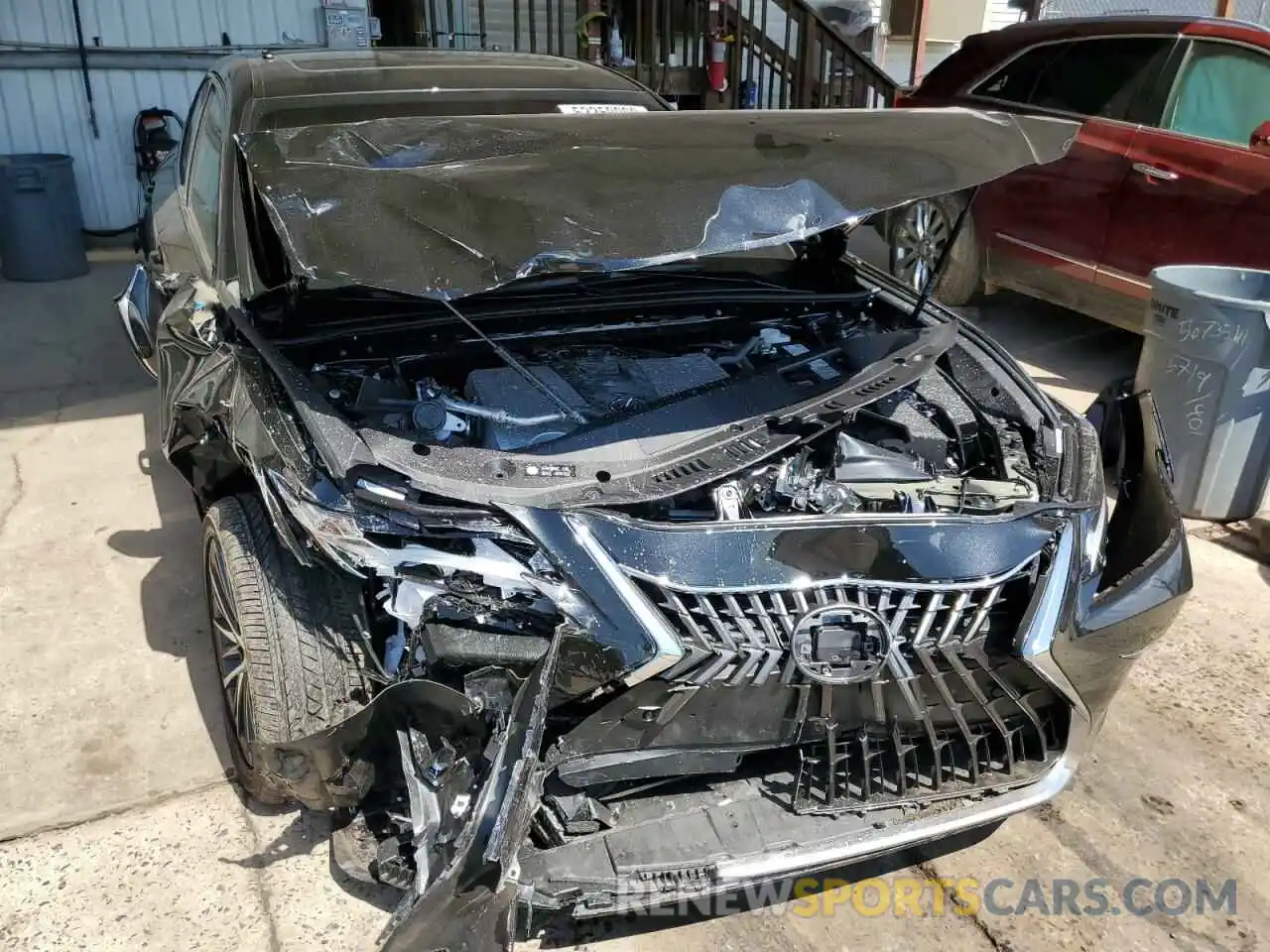 9 Photograph of a damaged car 58ADZ1B13NU132905 LEXUS ES350 2022