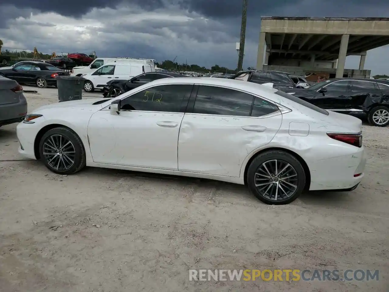 9 Photograph of a damaged car 58ADZ1B15NU136325 LEXUS ES350 2022