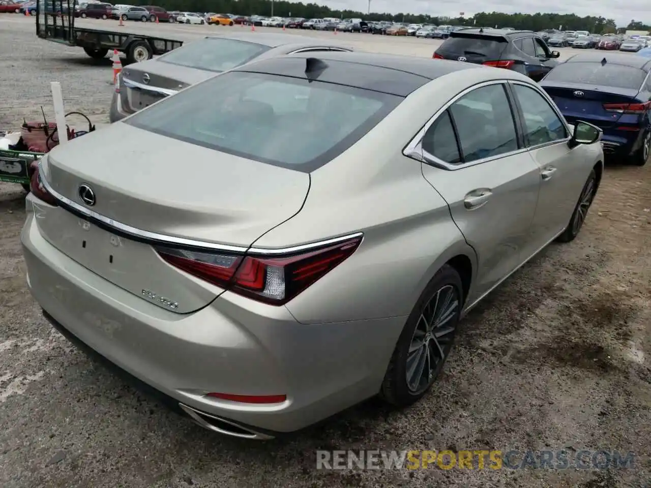 4 Photograph of a damaged car 58ADZ1B17NU112978 LEXUS ES350 2022