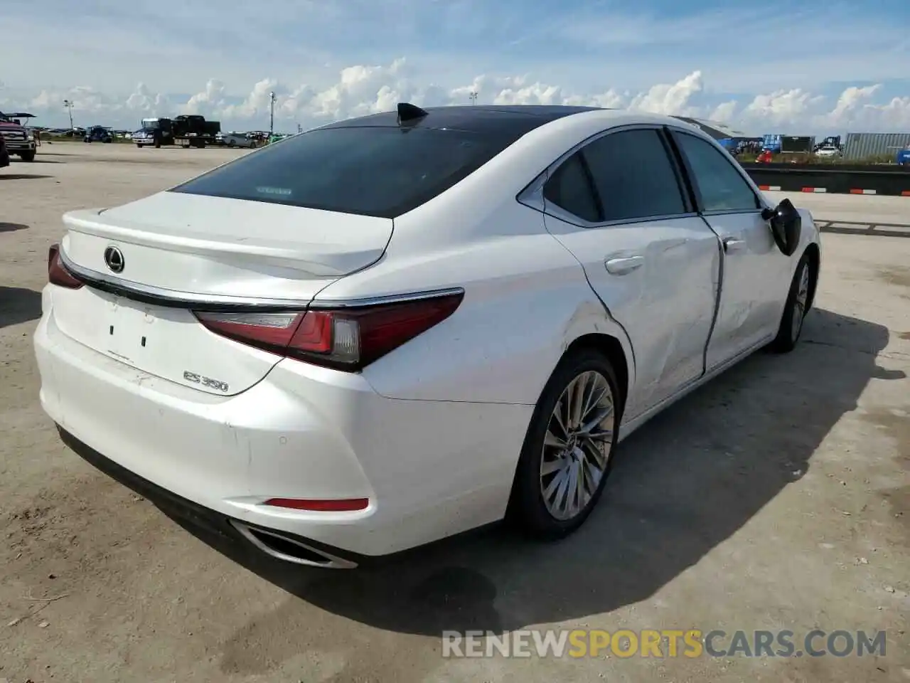 4 Photograph of a damaged car 58AFZ1B14NU130590 LEXUS ES350 2022