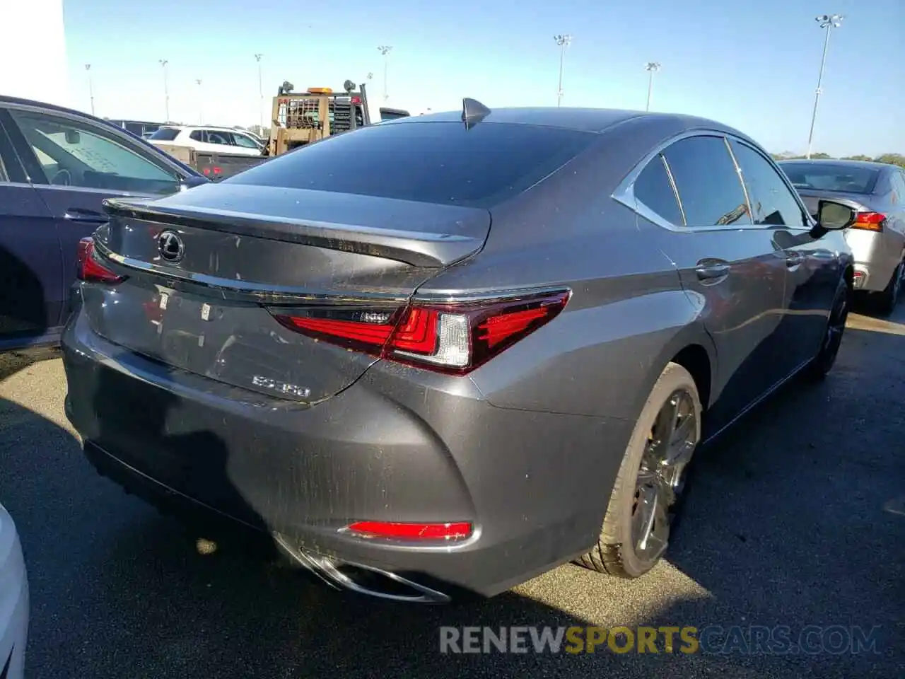 4 Photograph of a damaged car 58AGZ1B11NU112181 LEXUS ES350 2022