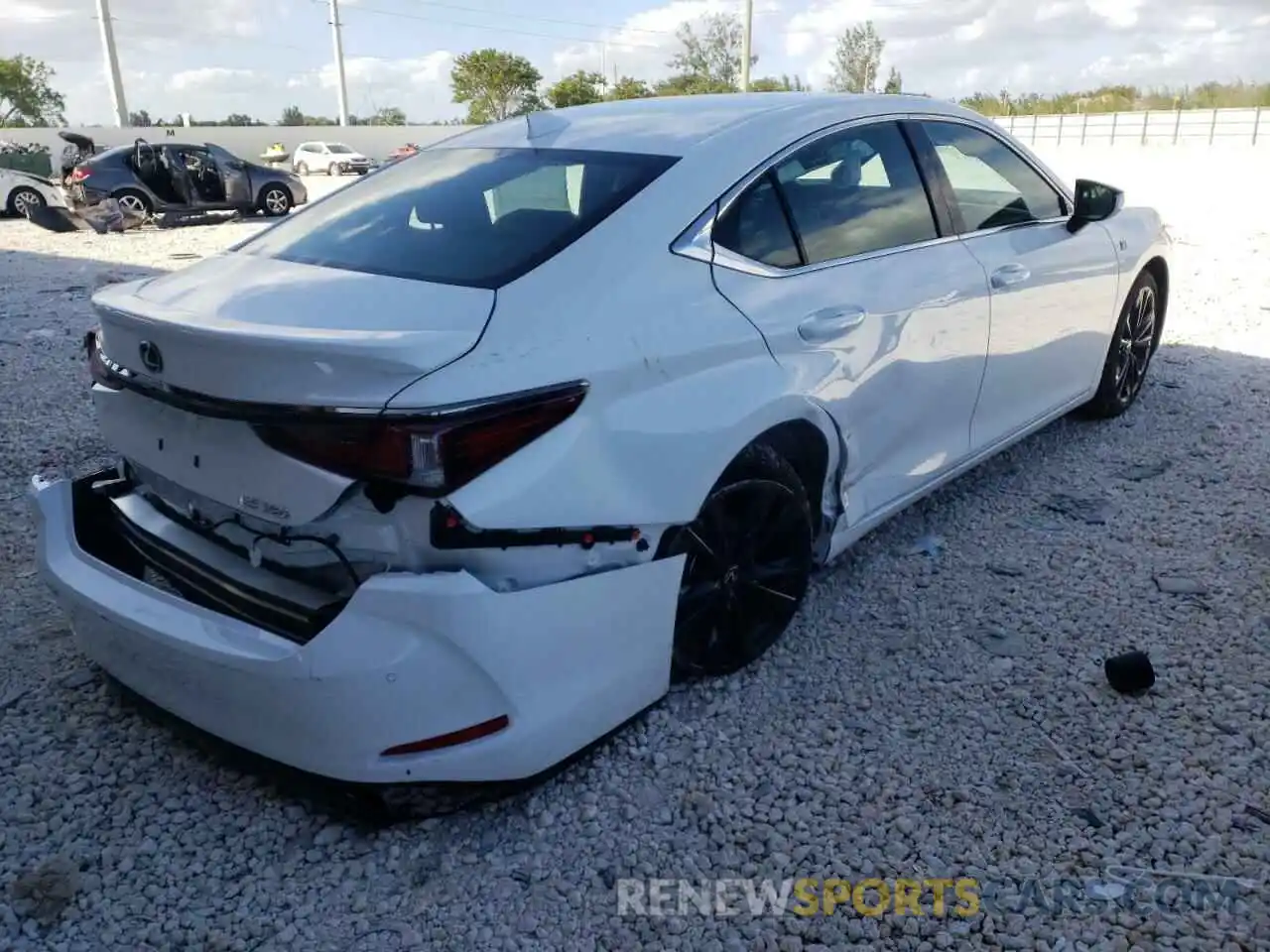 4 Photograph of a damaged car 58AGZ1B12NU115185 LEXUS ES350 2022