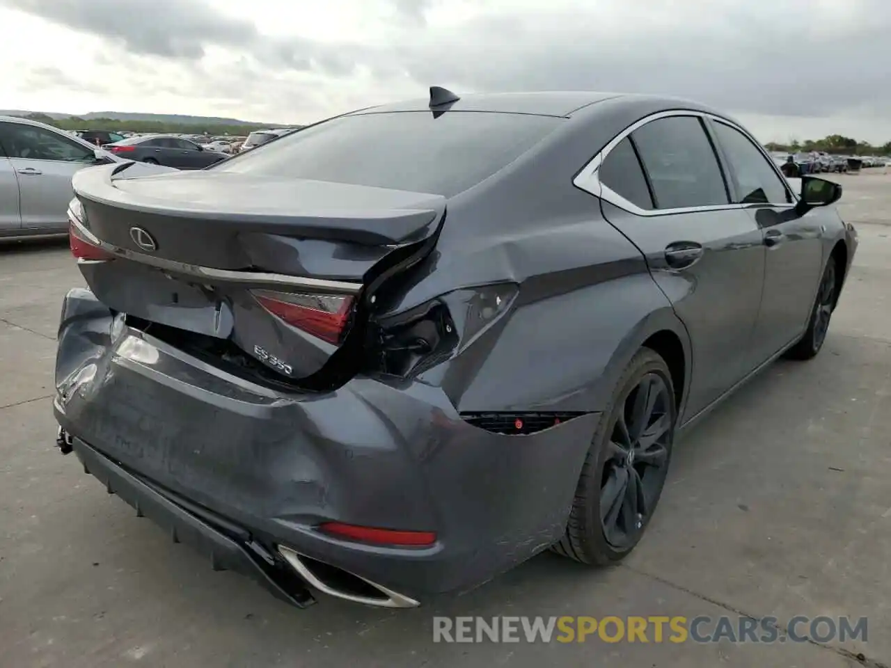 4 Photograph of a damaged car 58AJZ1B17NU128858 LEXUS ES350 2022