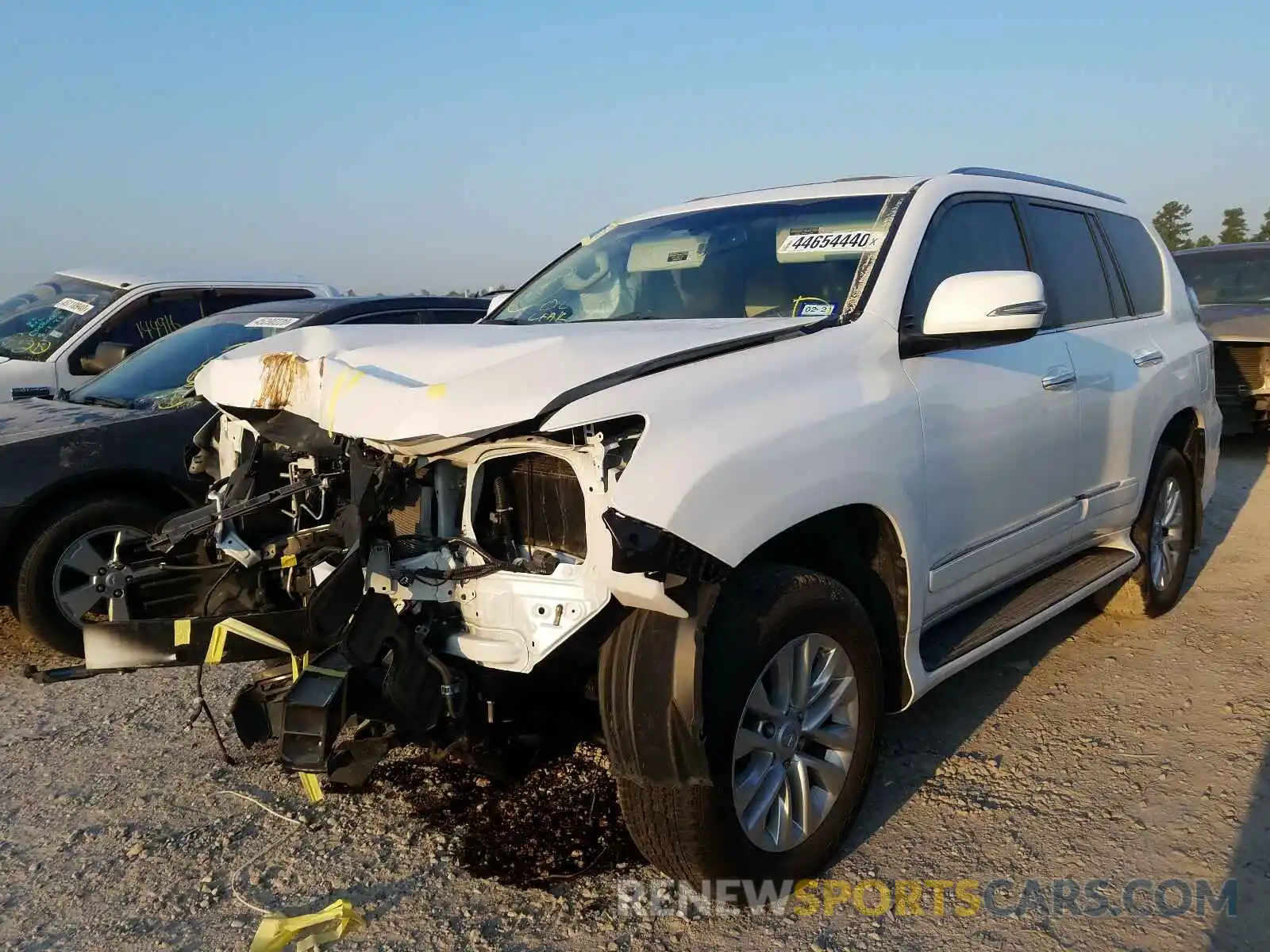 2 Фотография поврежденного автомобиля JTJBM7FX1K5213844 LEXUS GX 2019