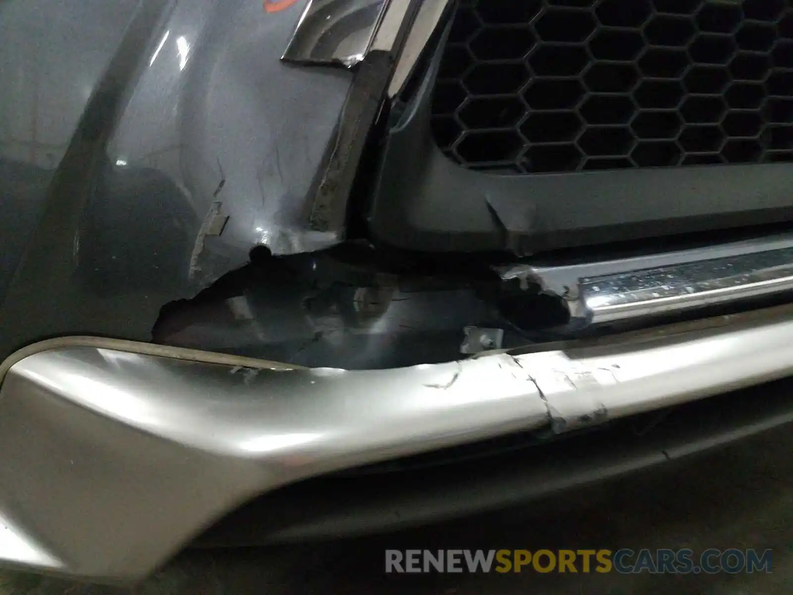 9 Photograph of a damaged car JTJBM7FX2K5235058 LEXUS GX 2019