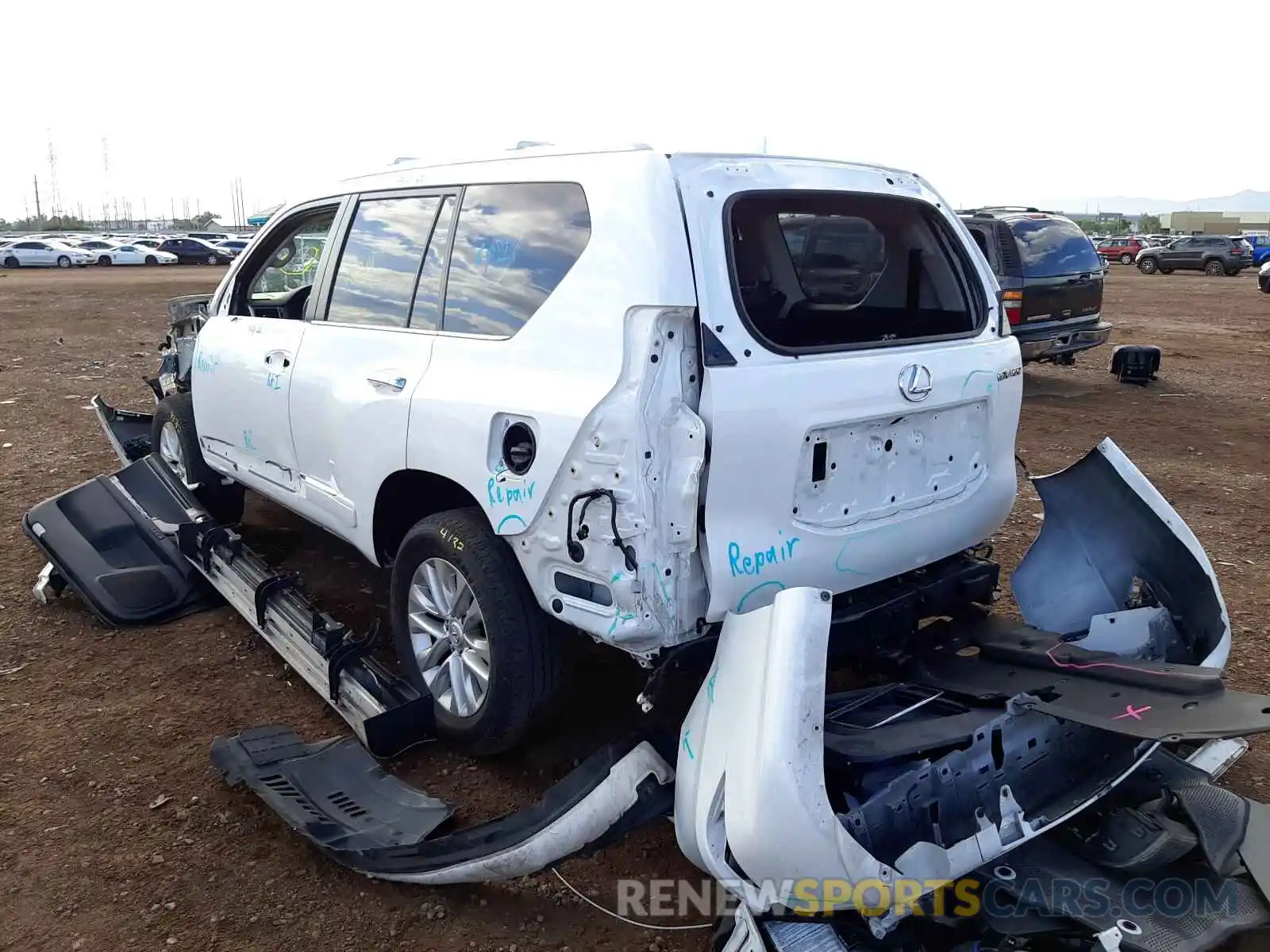 3 Фотография поврежденного автомобиля JTJBM7FX6K5232745 LEXUS GX 2019