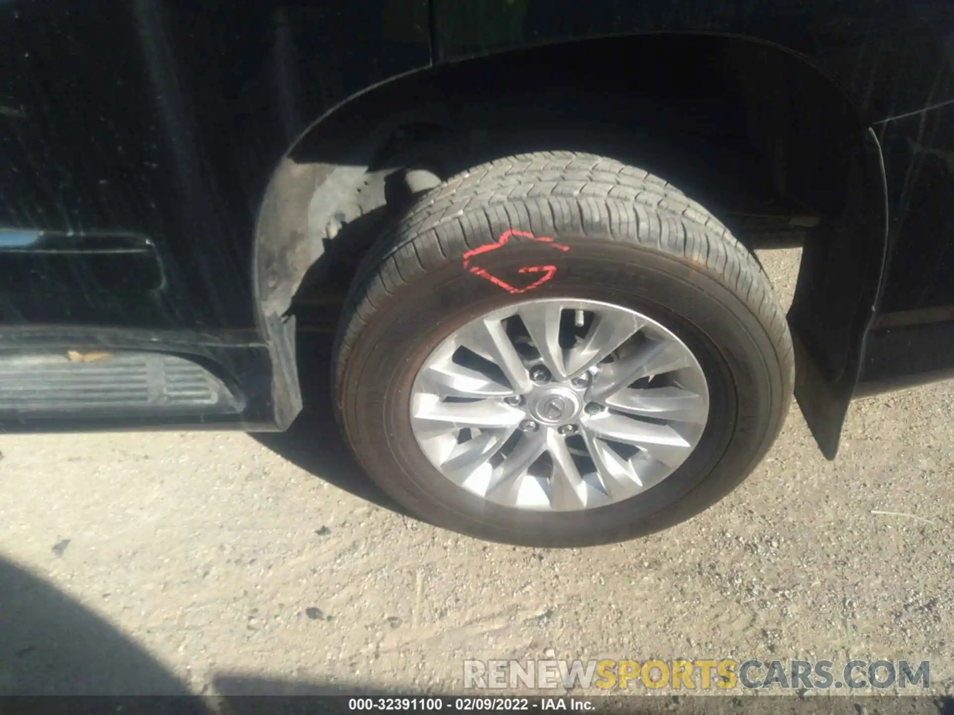 13 Photograph of a damaged car JTJBM7FX8K5215851 LEXUS GX 2019