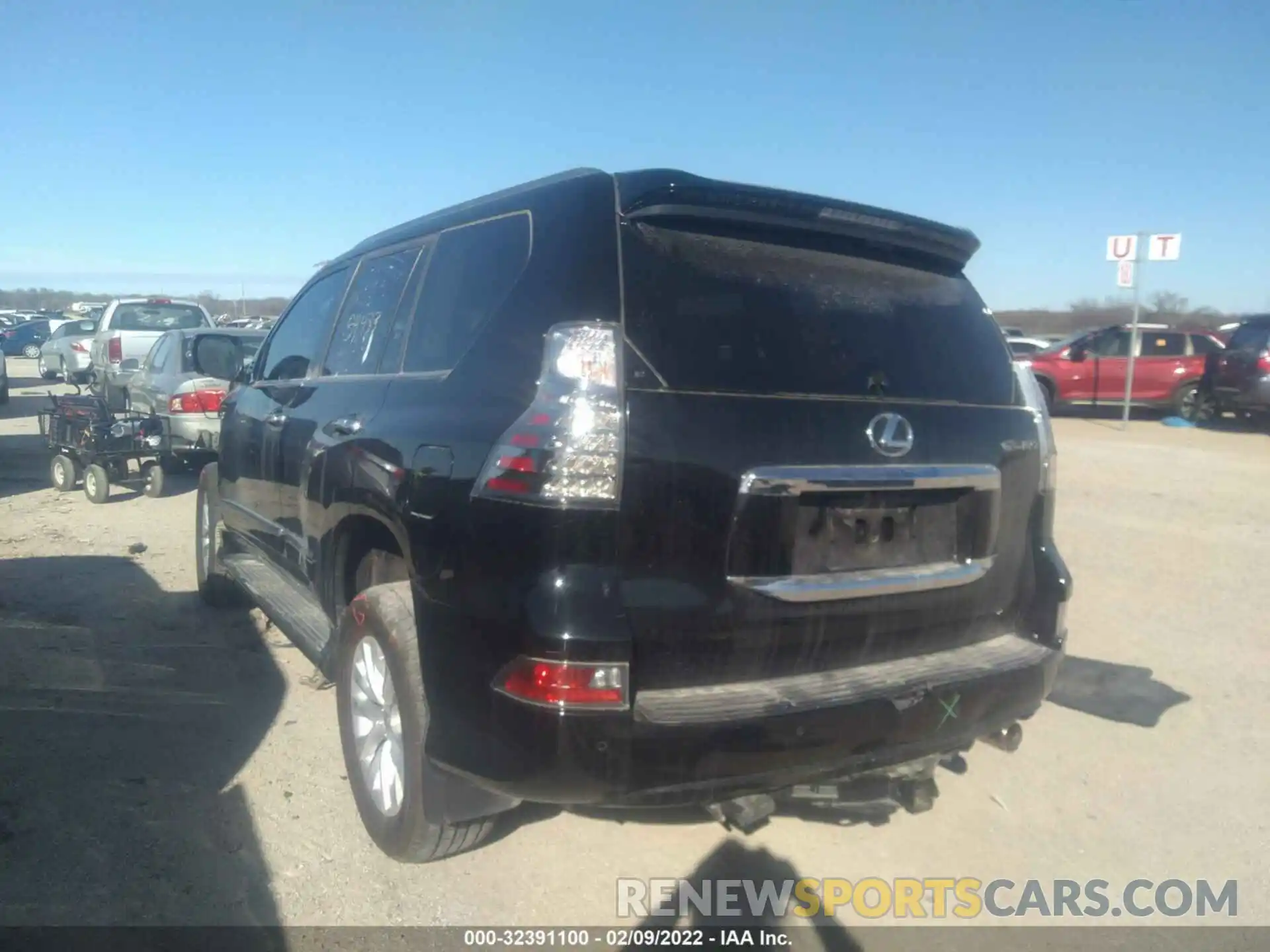 3 Фотография поврежденного автомобиля JTJBM7FX8K5215851 LEXUS GX 2019