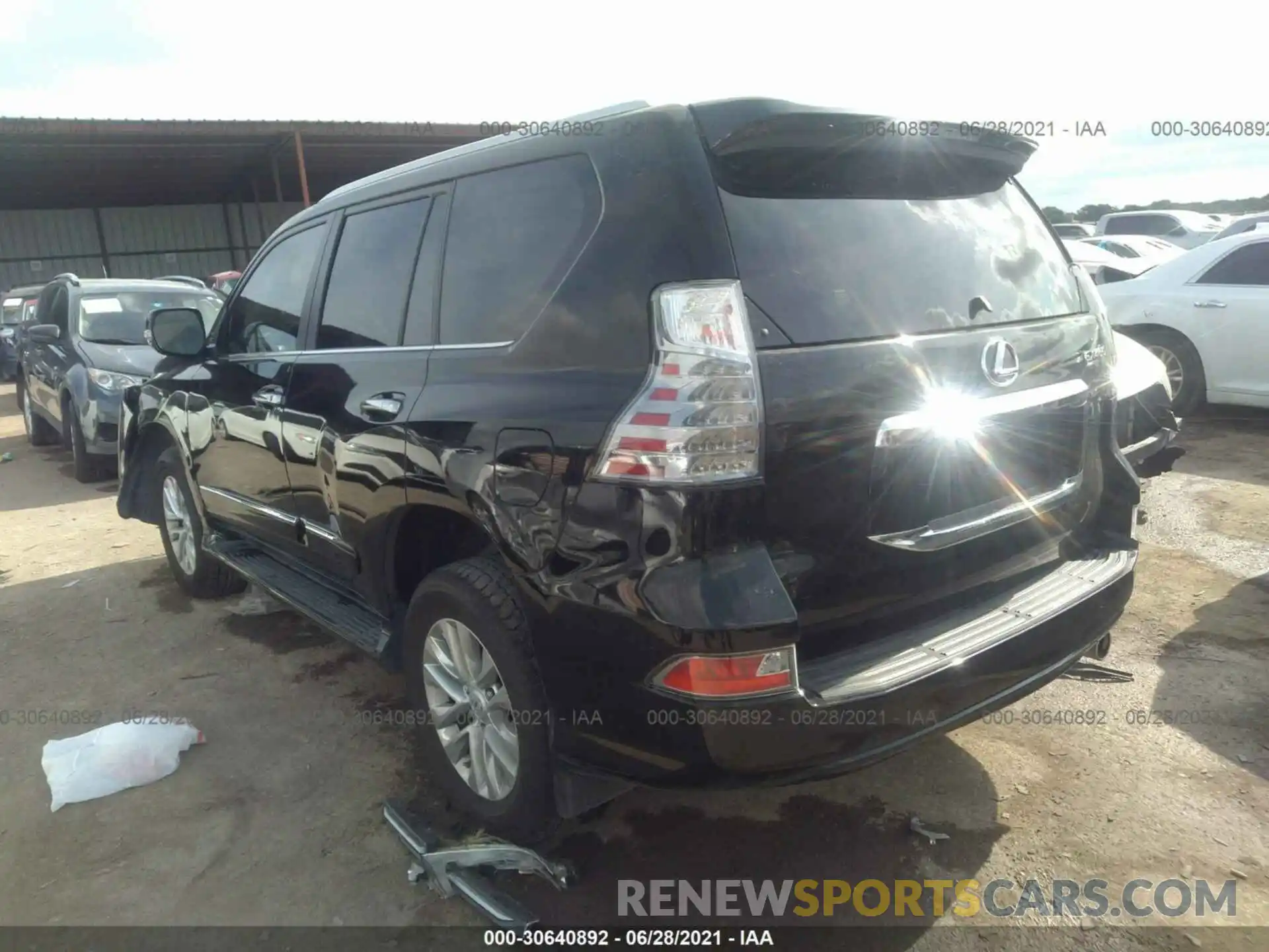 3 Фотография поврежденного автомобиля JTJBM7FX8K5240247 LEXUS GX 2019