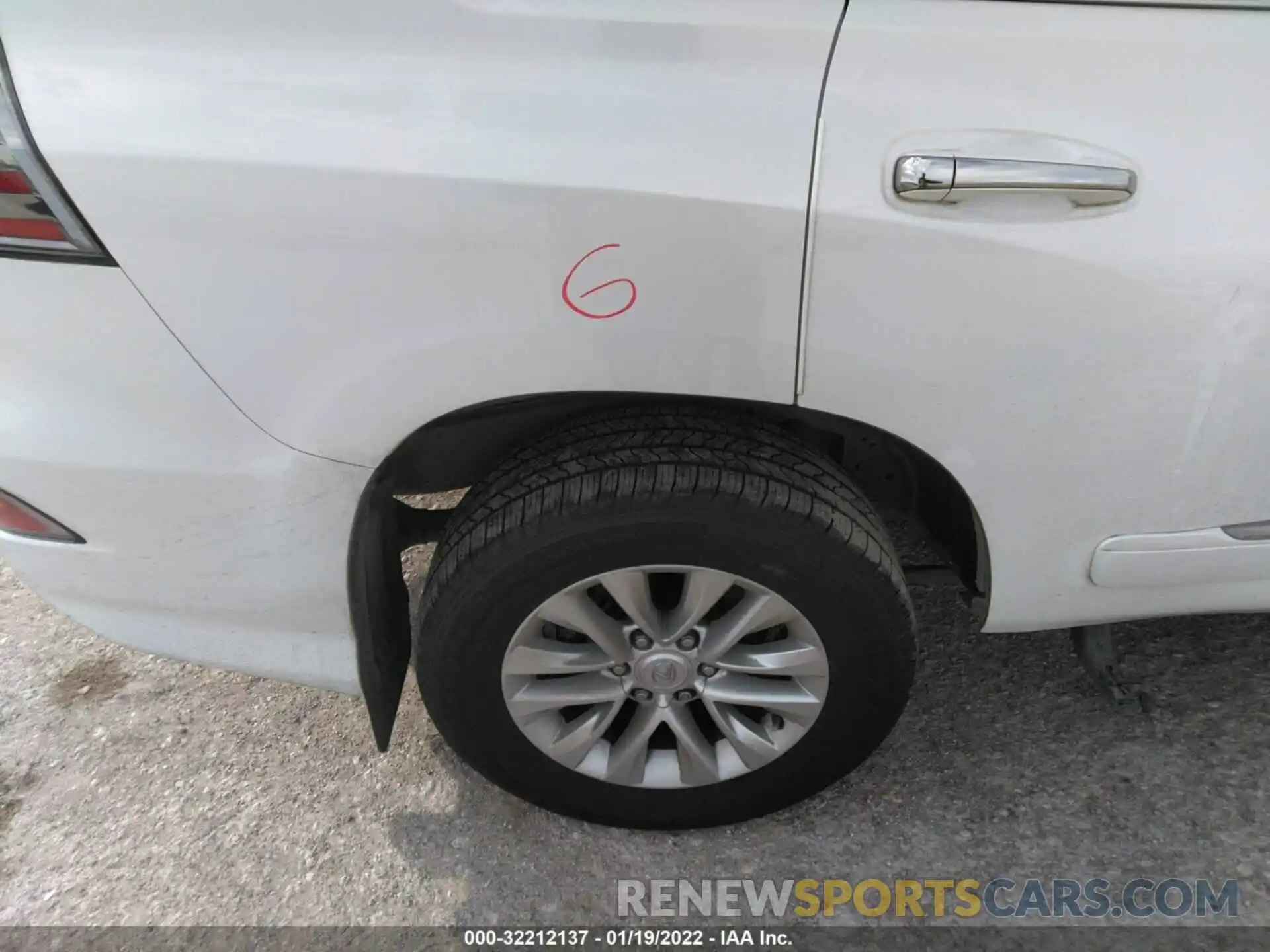 15 Photograph of a damaged car JTJBM7FXXK5221795 LEXUS GX 2019