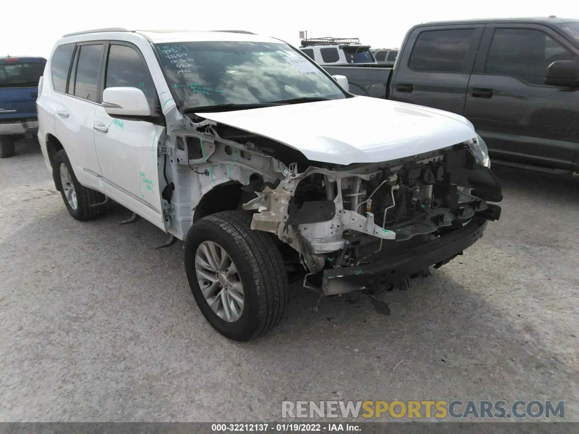 6 Photograph of a damaged car JTJBM7FXXK5221795 LEXUS GX 2019