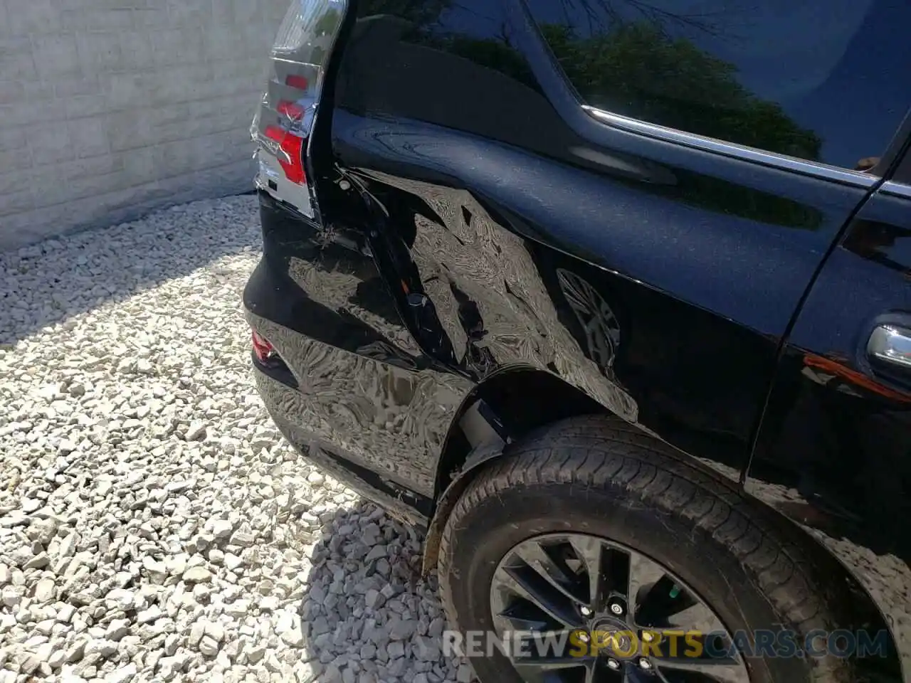 9 Photograph of a damaged car JTJAM7BX9L5256282 LEXUS GX 2020