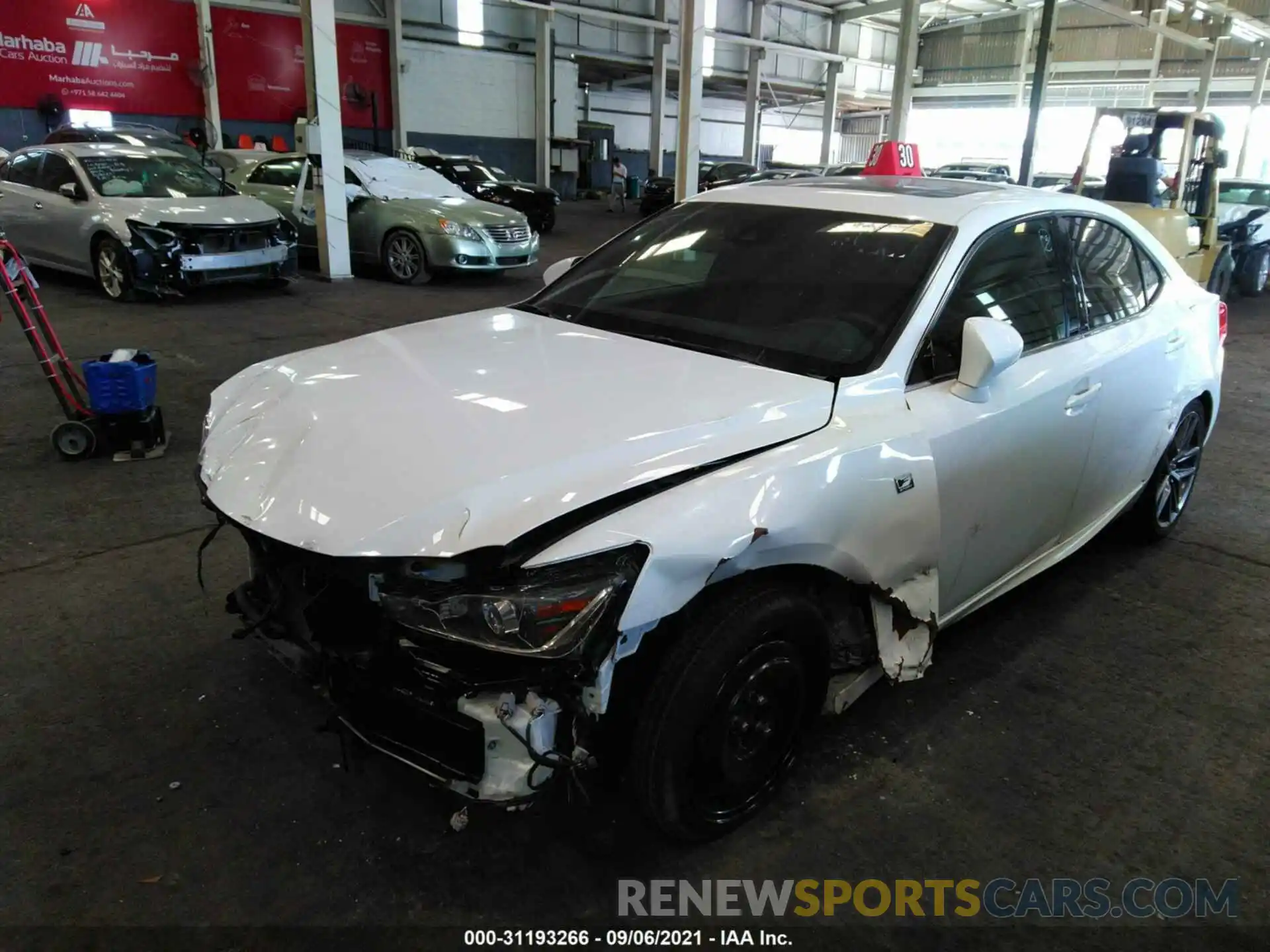 2 Фотография поврежденного автомобиля 000BA1D2XK5094061 LEXUS IS 2019