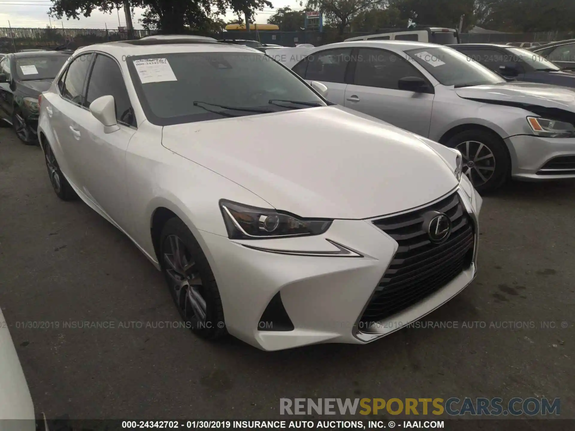 1 Фотография поврежденного автомобиля JTHBA1D21K5087158 LEXUS IS 2019