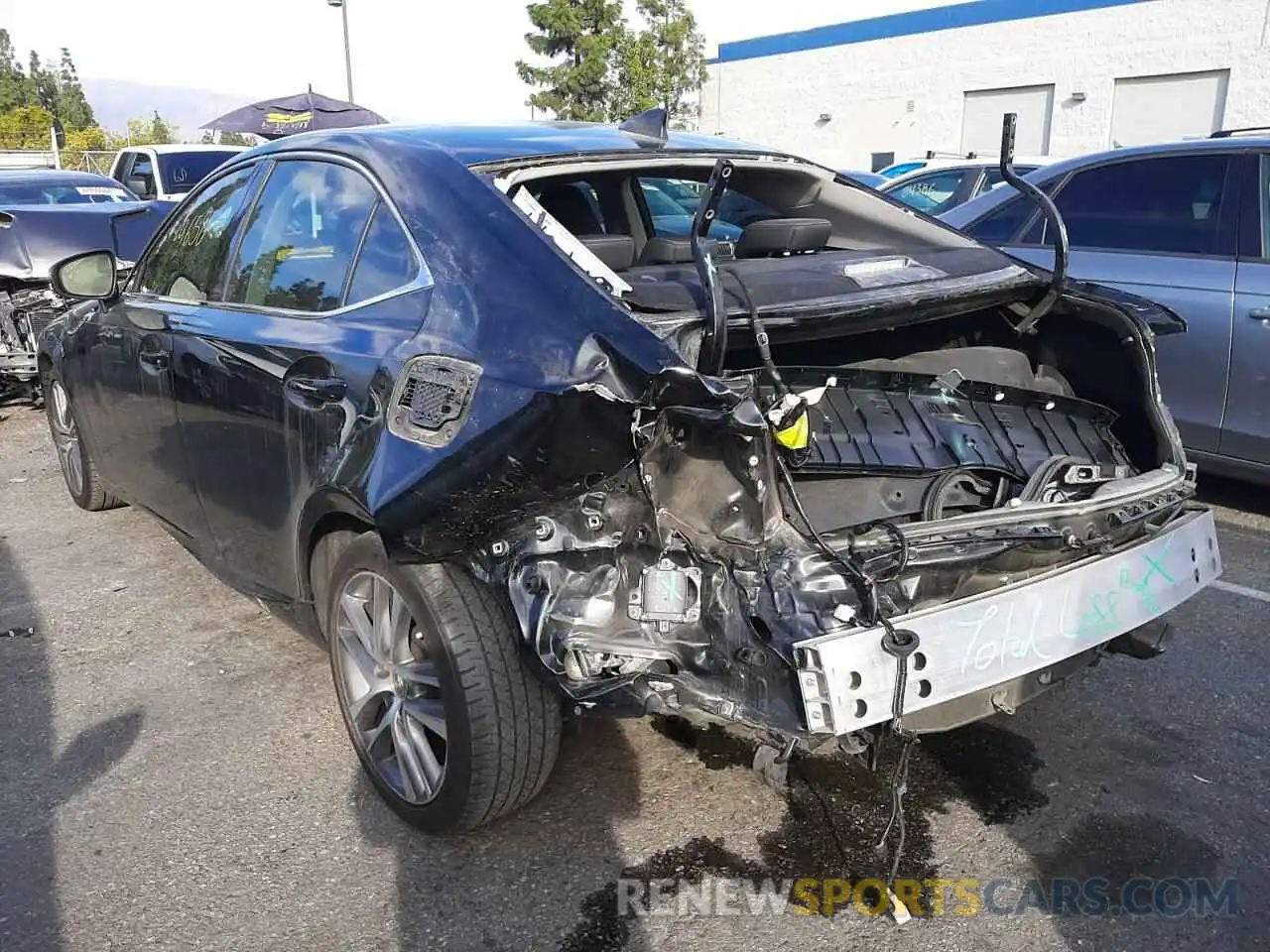 3 Фотография поврежденного автомобиля JTHBA1D22K5098895 LEXUS IS 2019