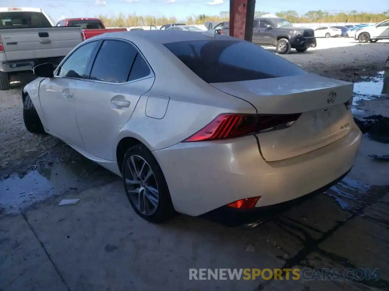 3 Фотография поврежденного автомобиля JTHBA1D23K5100895 LEXUS IS 2019