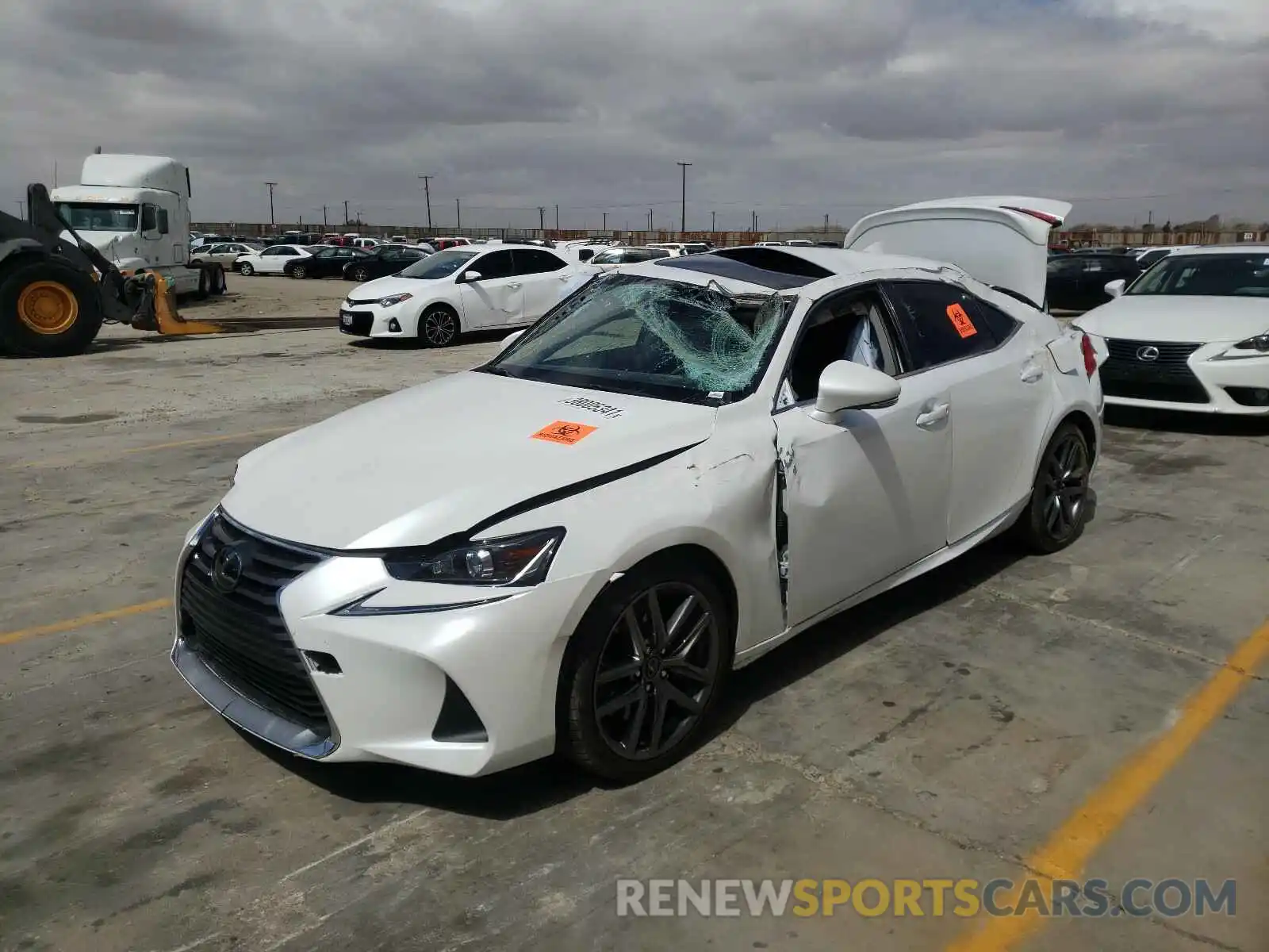 2 Фотография поврежденного автомобиля JTHBA1D25K5099569 LEXUS IS 2019