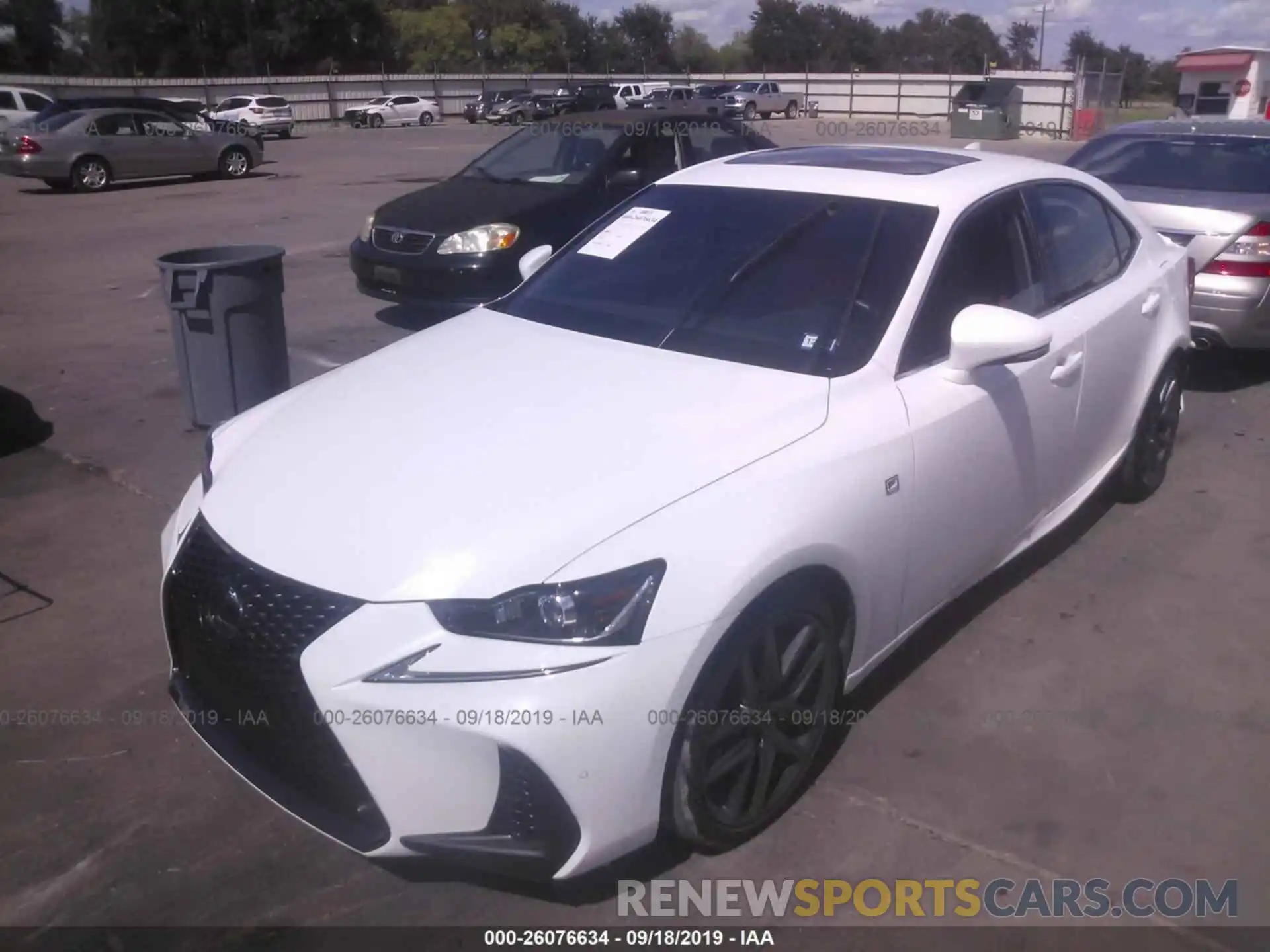 2 Фотография поврежденного автомобиля JTHBA1D28K5087500 LEXUS IS 2019