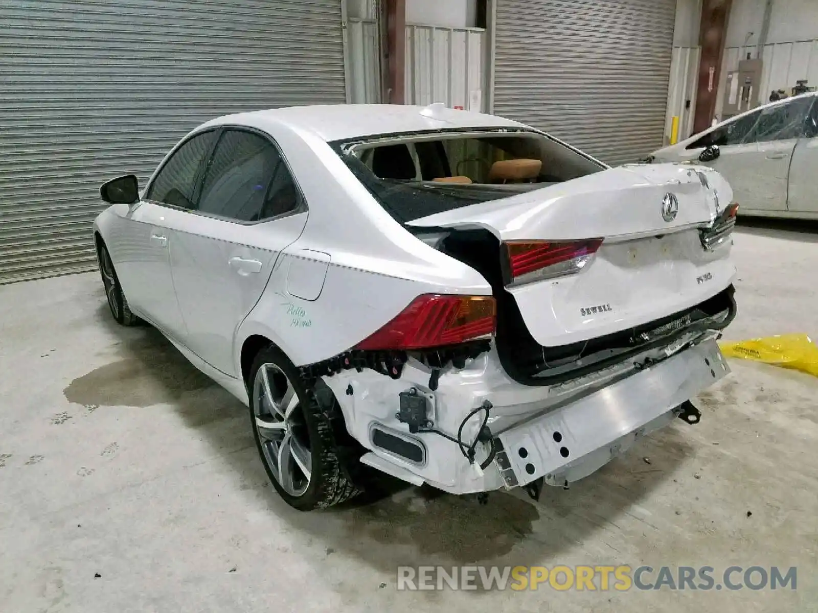 3 Фотография поврежденного автомобиля JTHBA1D28K5098304 LEXUS IS 2019