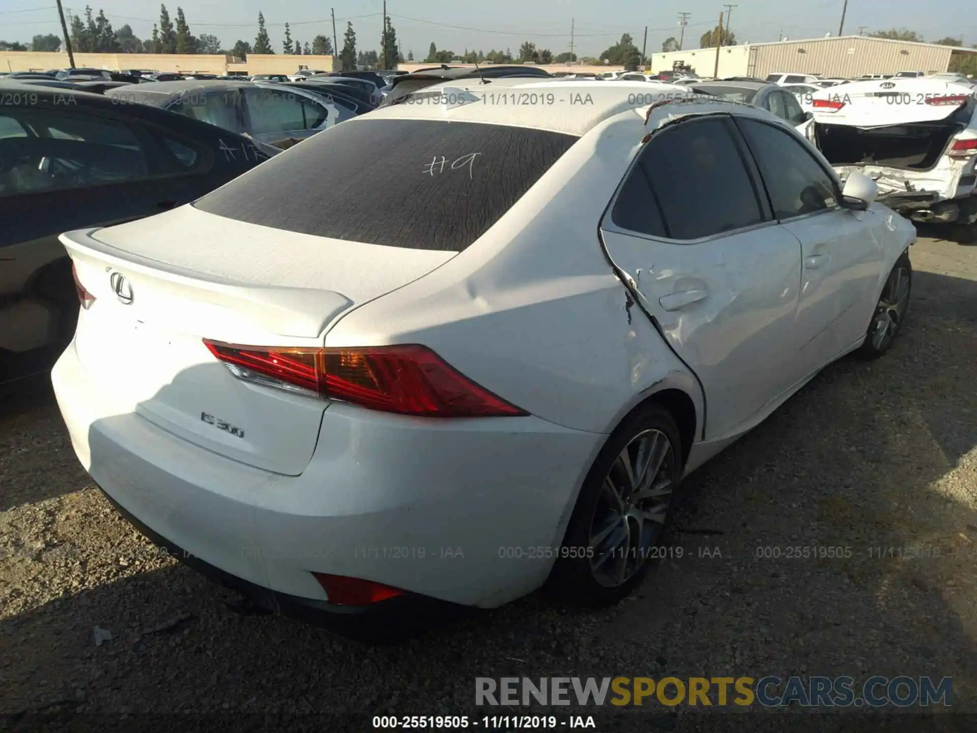 4 Фотография поврежденного автомобиля JTHBA1D29K5086209 LEXUS IS 2019