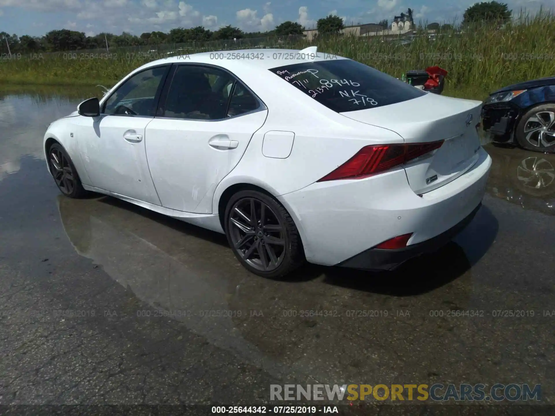 3 Фотография поврежденного автомобиля JTHBA1D29K5088946 LEXUS IS 2019