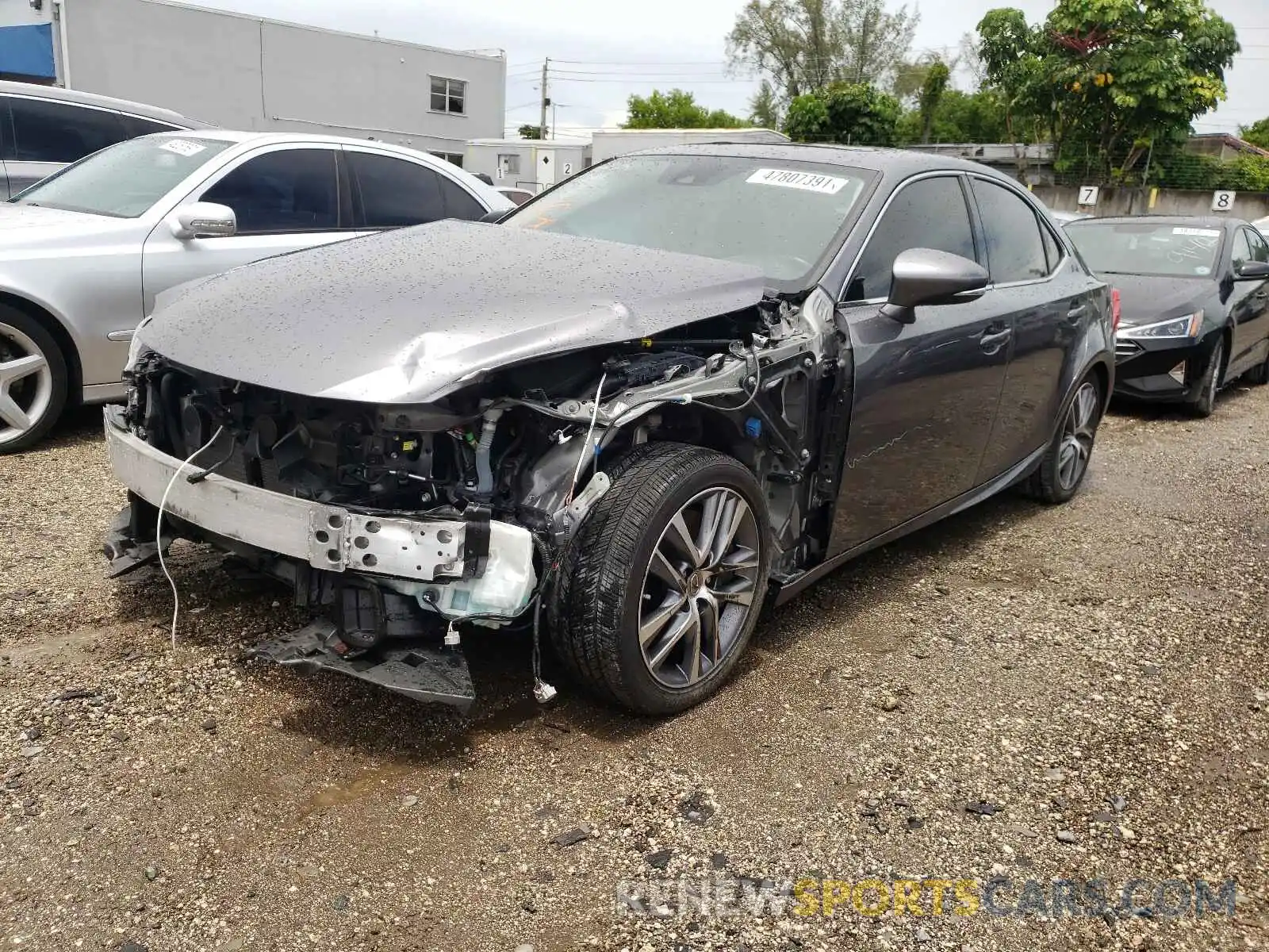 2 Фотография поврежденного автомобиля JTHBA1D2XK5099356 LEXUS IS 2019