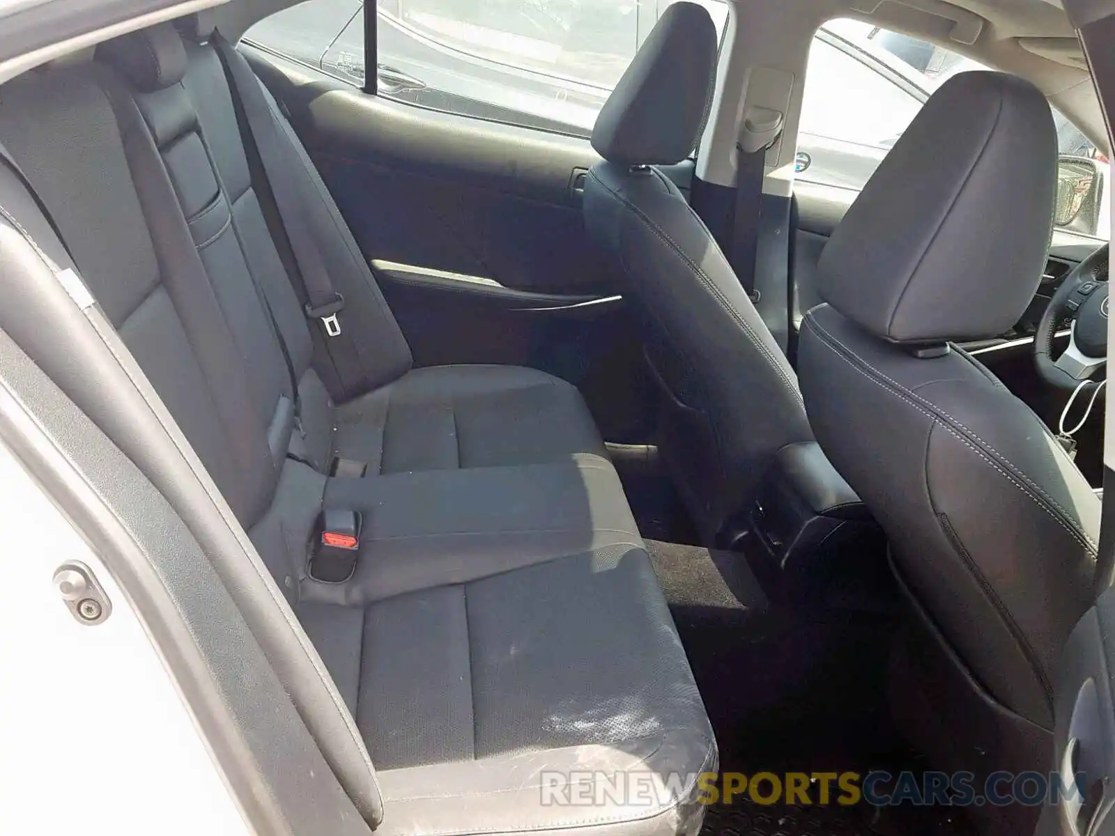 6 Фотография поврежденного автомобиля JTHC81D20K5033950 LEXUS IS 2019