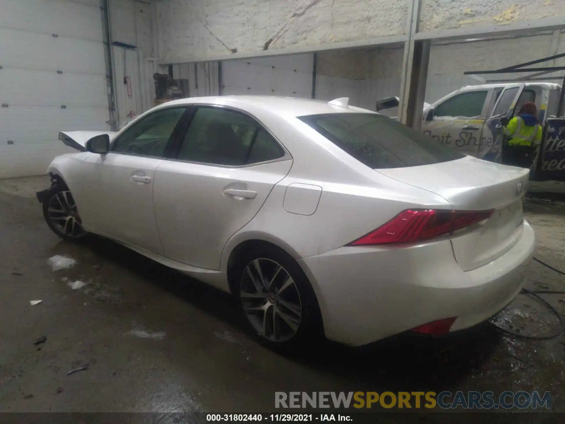 3 Фотография поврежденного автомобиля JTHC81D25K5035144 LEXUS IS 2019