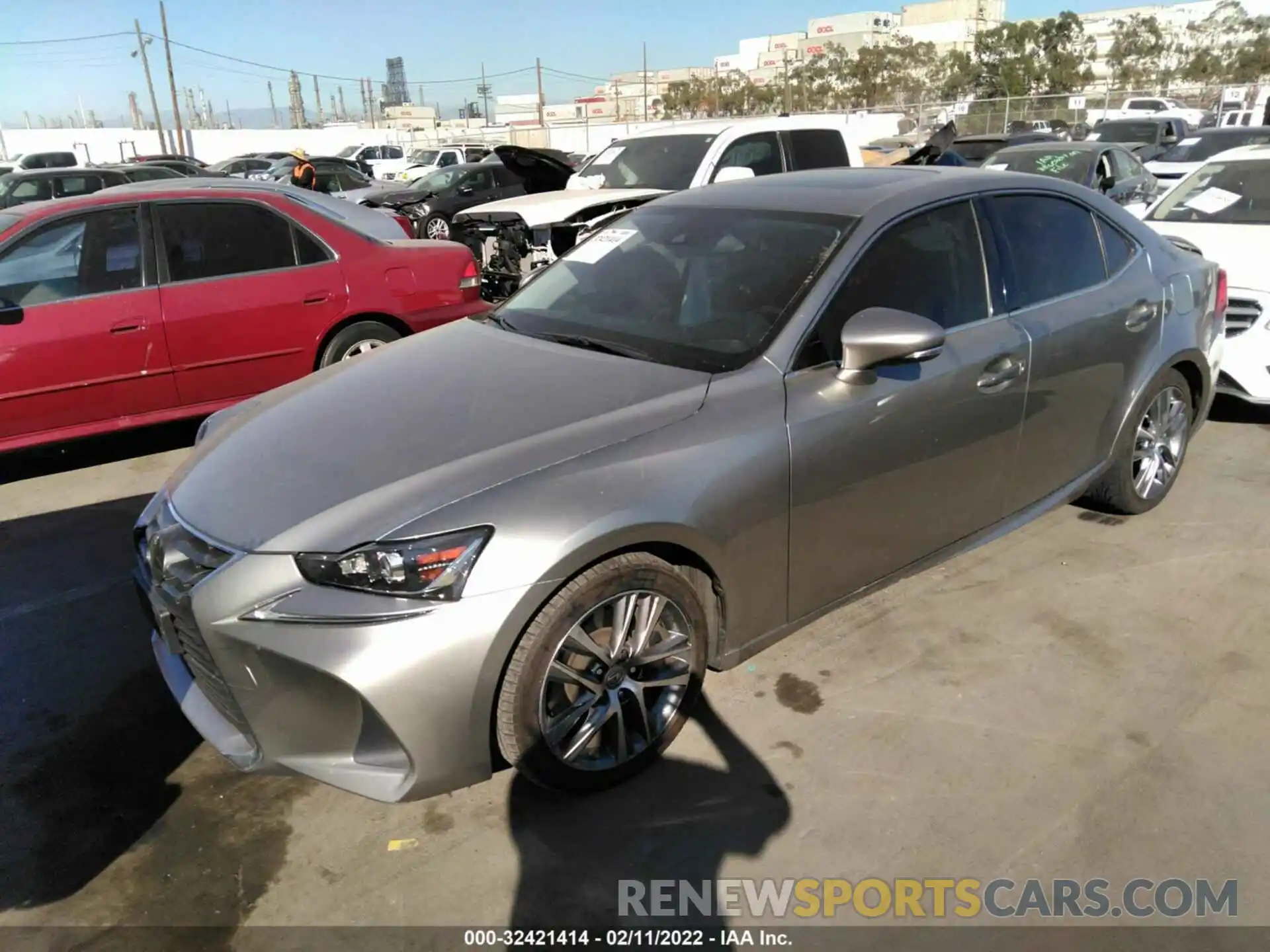 2 Фотография поврежденного автомобиля JTHAA1D23L5102479 LEXUS IS 2020