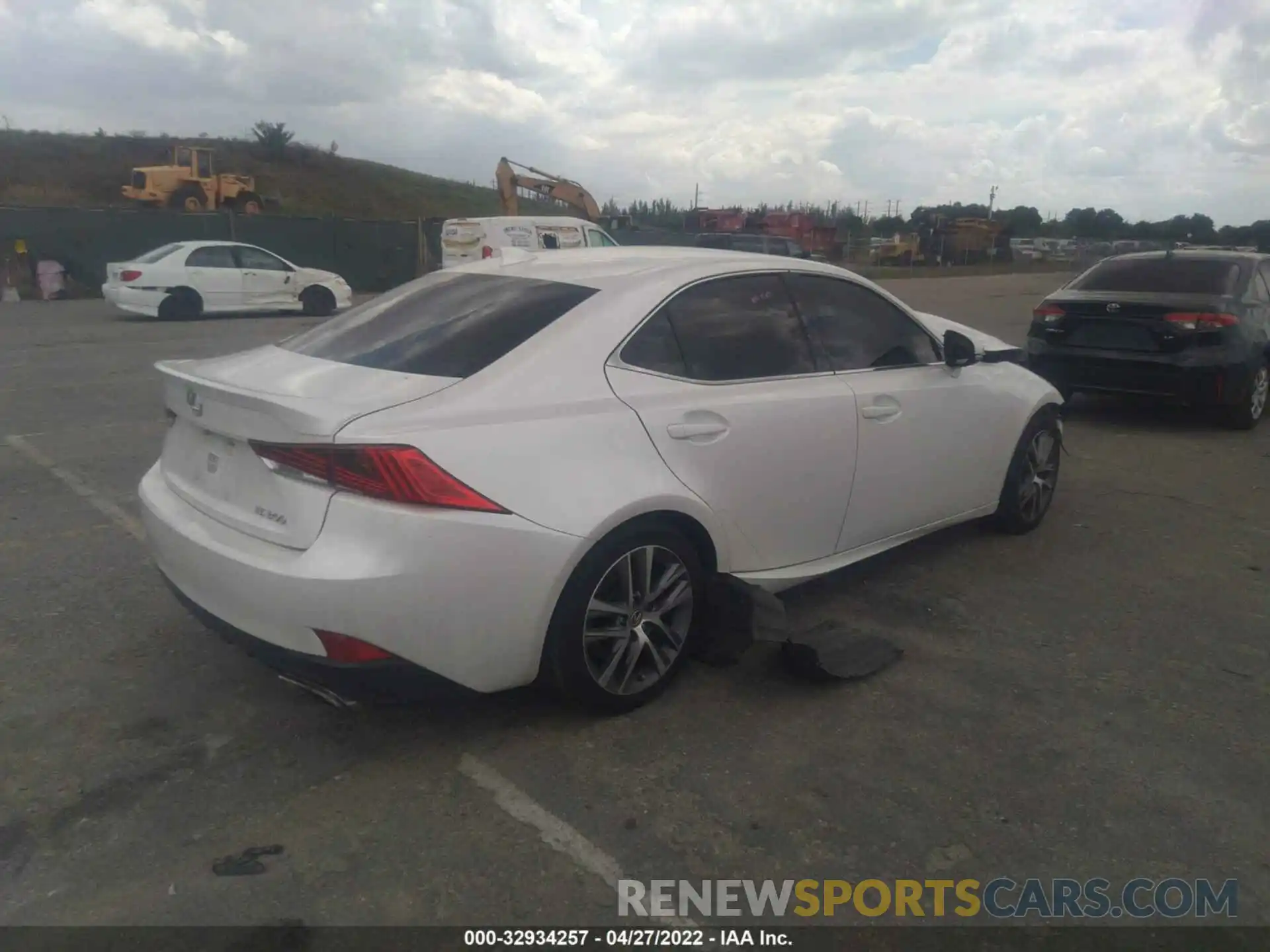 4 Фотография поврежденного автомобиля JTHAA1D28L5106835 LEXUS IS 2020