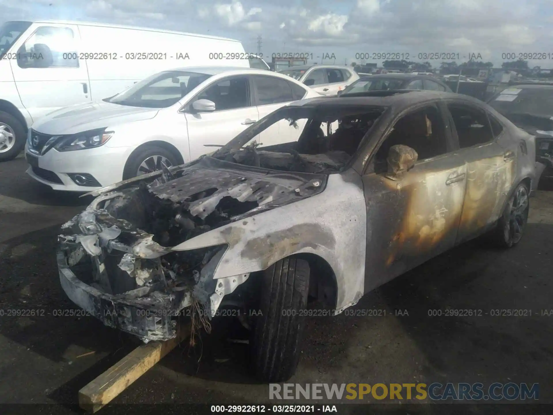 6 Фотография поврежденного автомобиля JTHGA1D2XL5103333 LEXUS IS 2020