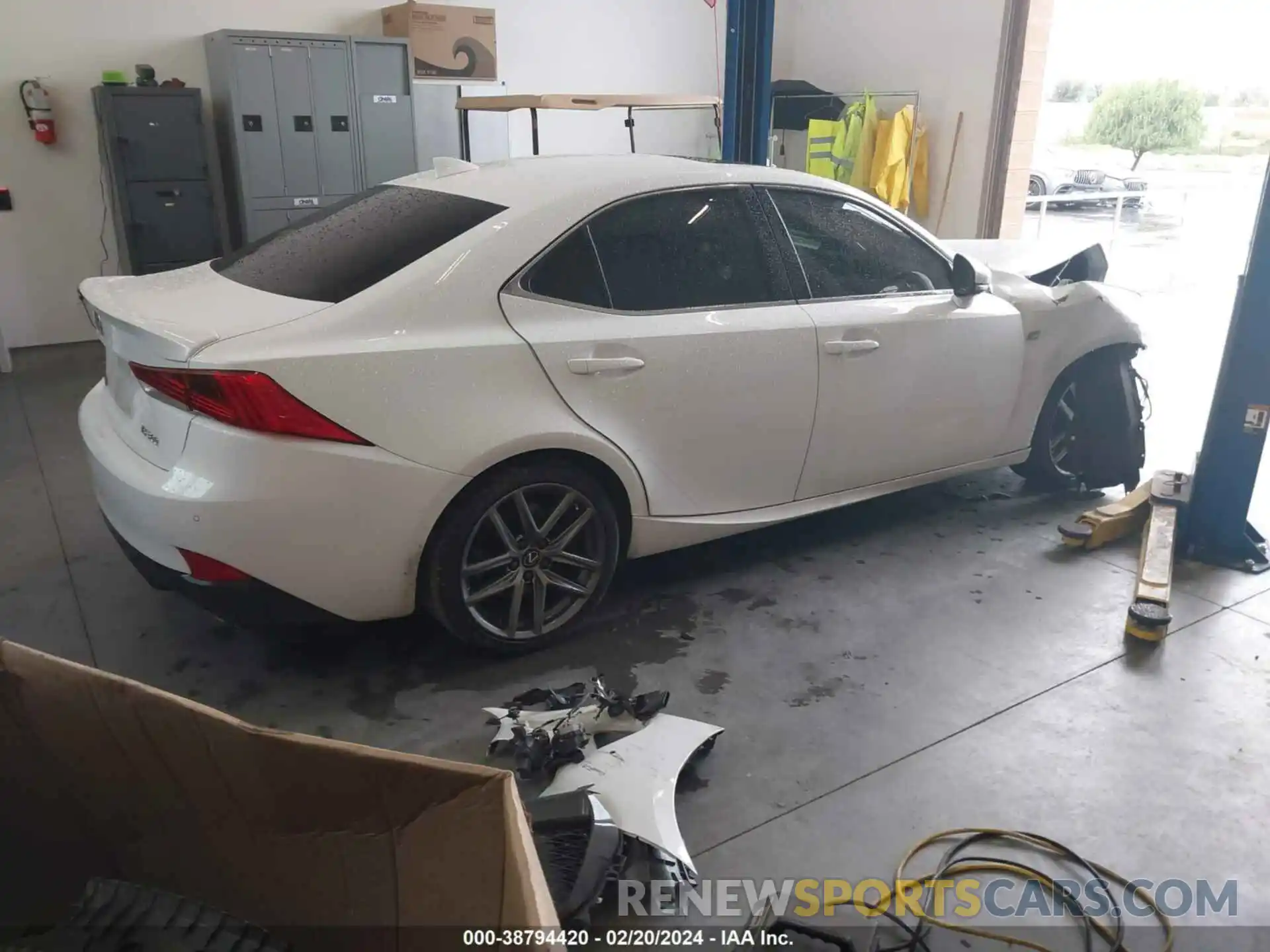 4 Фотография поврежденного автомобиля JTHBA1D27K5096365 LEXUS IS 300 2019