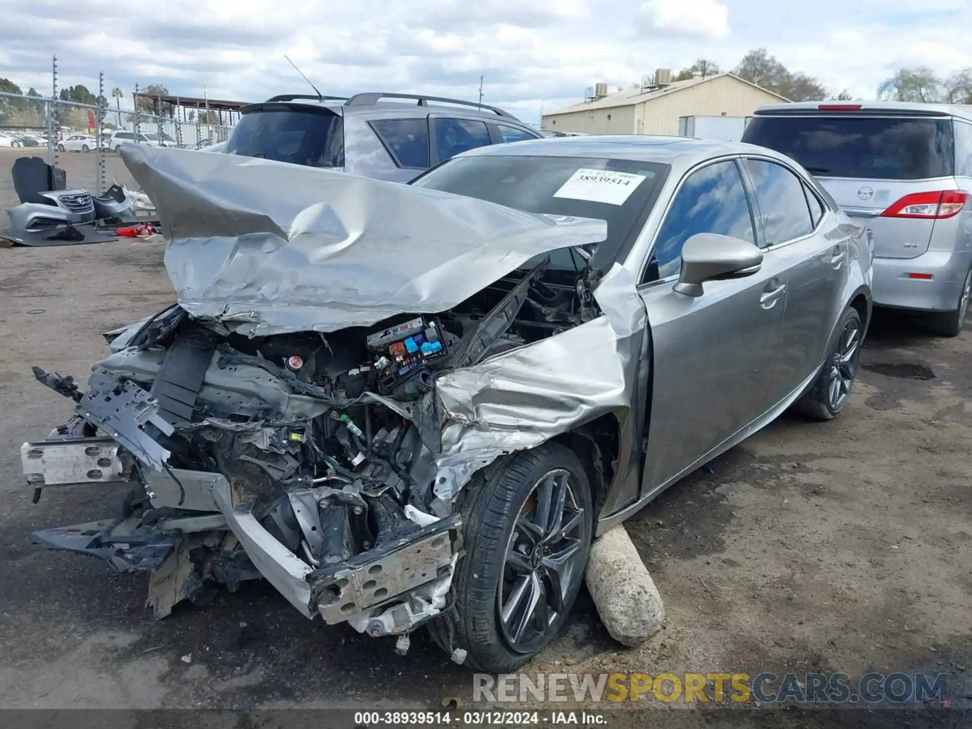 2 Фотография поврежденного автомобиля JTHBA1D2XK5100604 LEXUS IS 300 2019