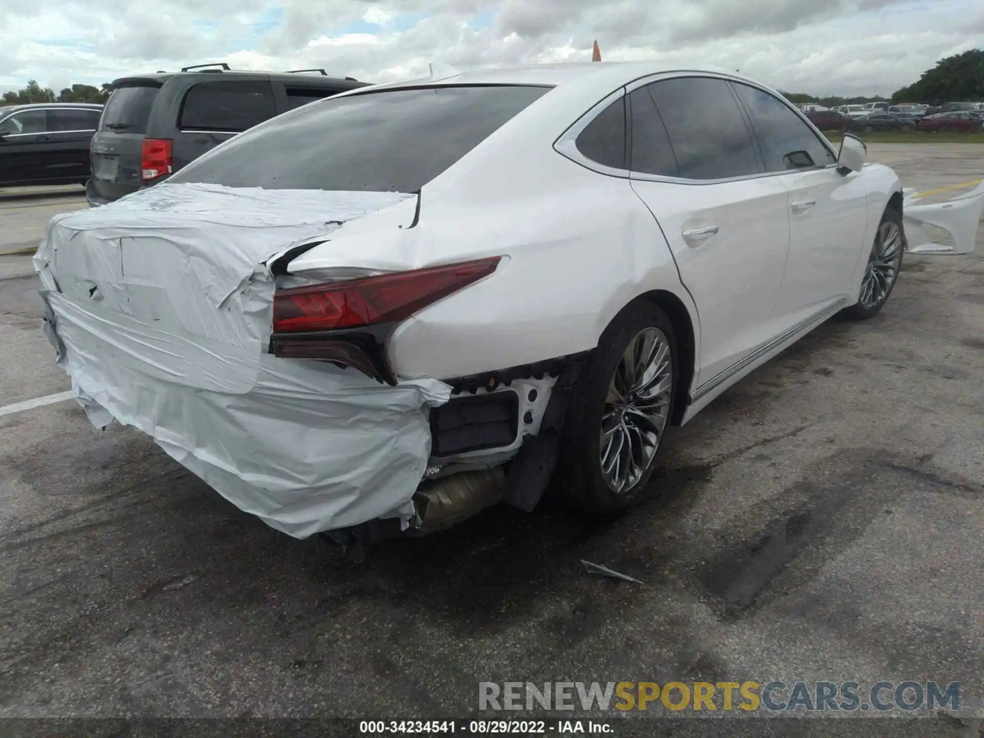 4 Photograph of a damaged car JTHD51FF2M5014347 LEXUS LS 2021