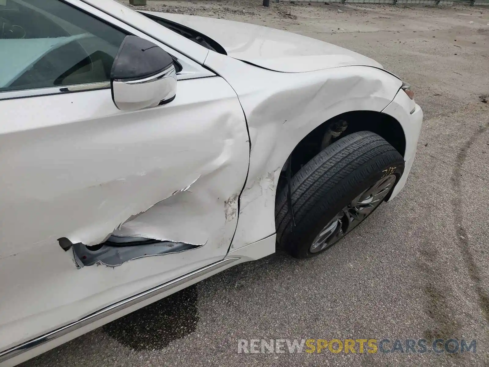 9 Photograph of a damaged car JTHB51FF4K5009316 LEXUS LS500 2019