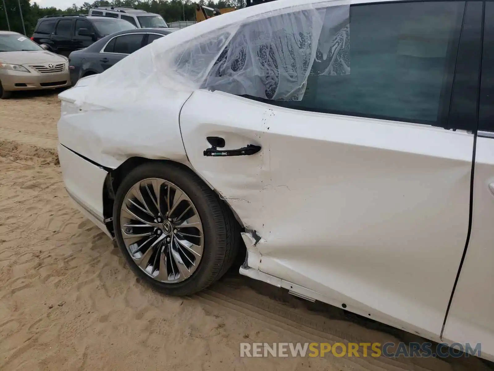 9 Photograph of a damaged car JTHB51FF9K5008422 LEXUS LS500 2019