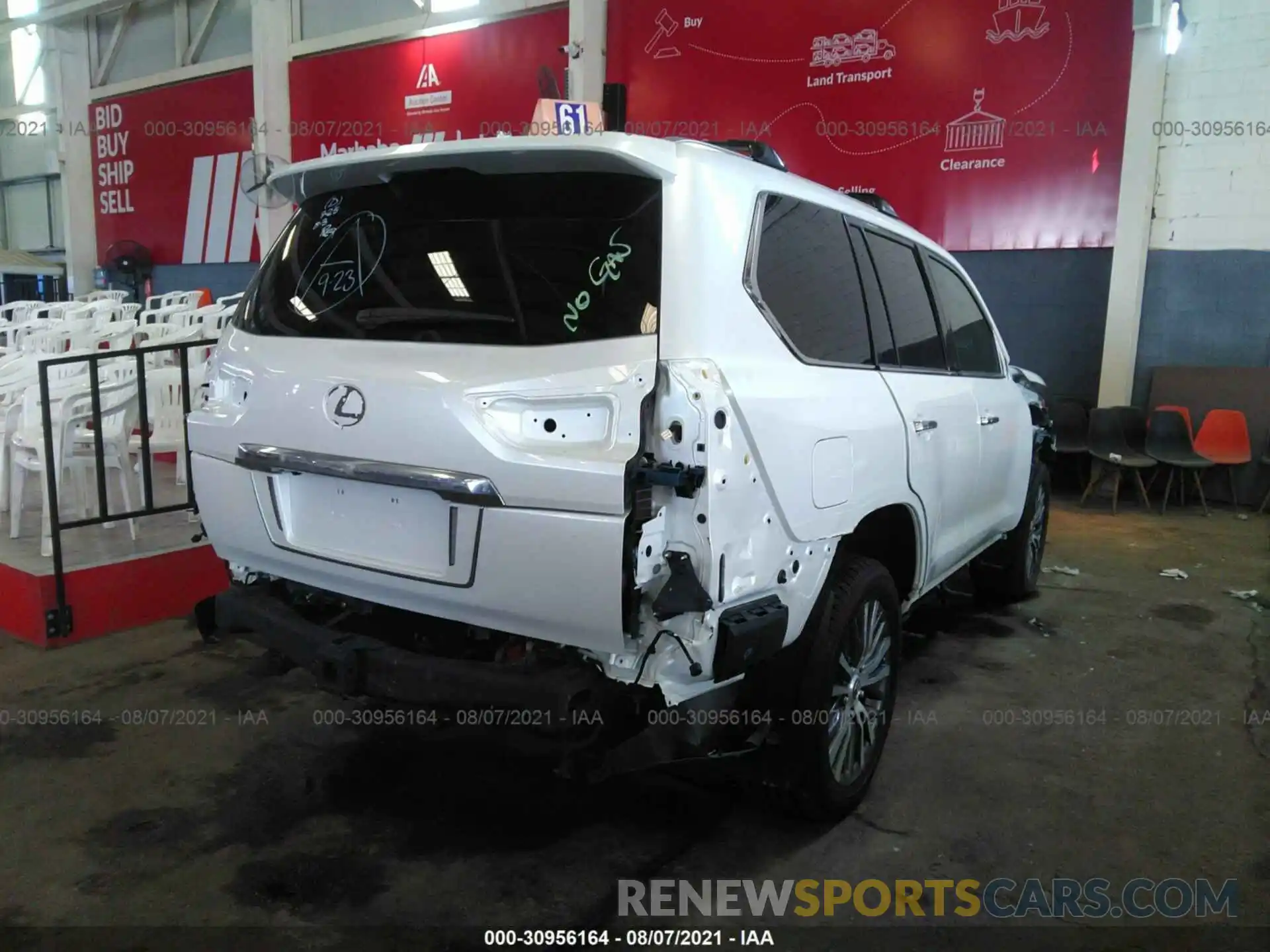 4 Photograph of a damaged car 000HY7AX6K4291600 LEXUS LX 2019