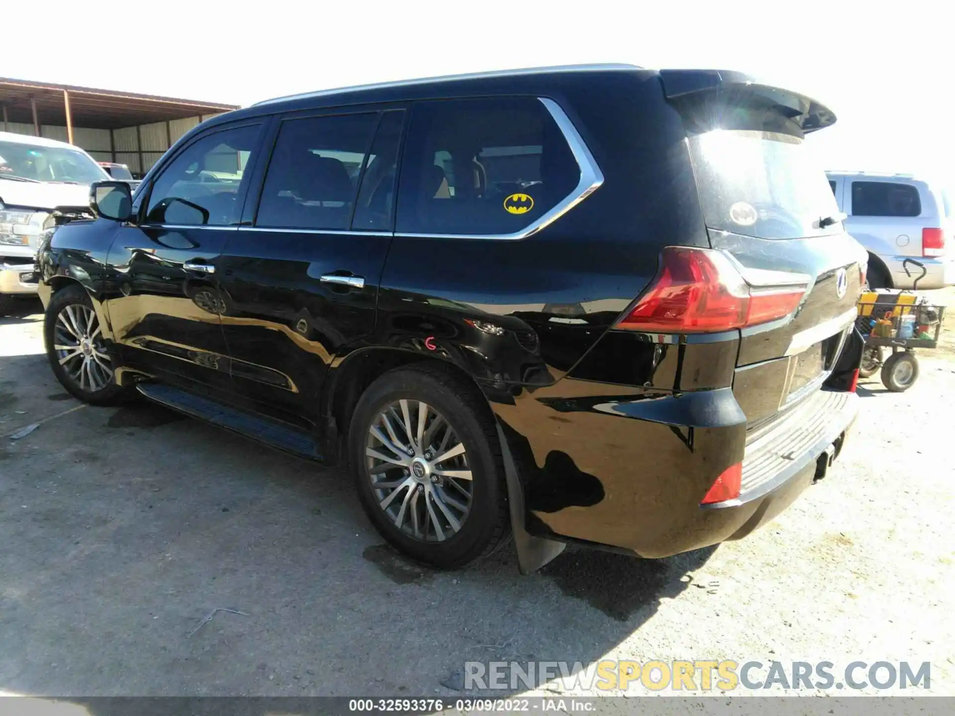 3 Фотография поврежденного автомобиля JTJHY7AX0K4295304 LEXUS LX 2019