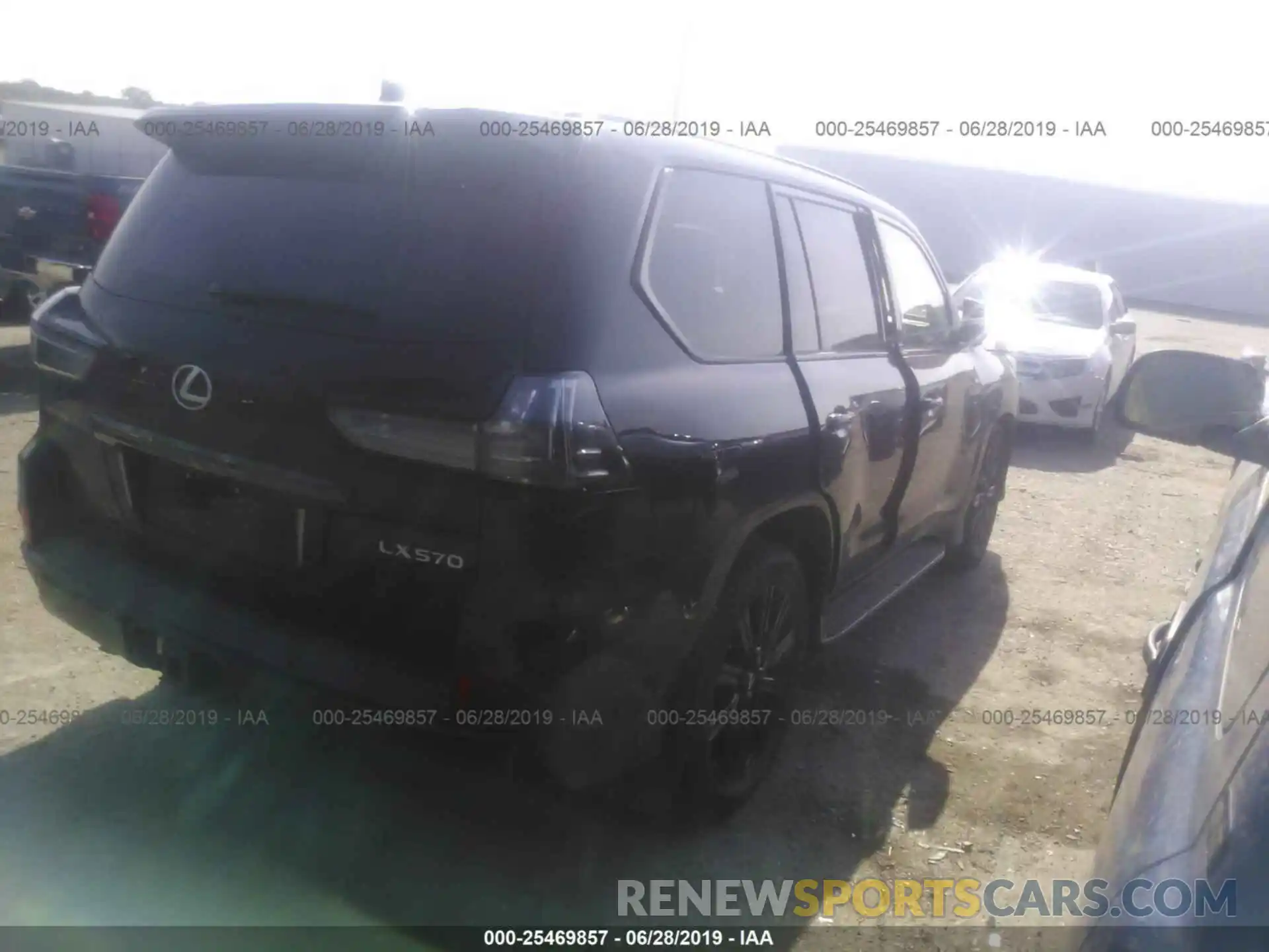 4 Photograph of a damaged car JTJHY7AX8K4300670 LEXUS LX 2019