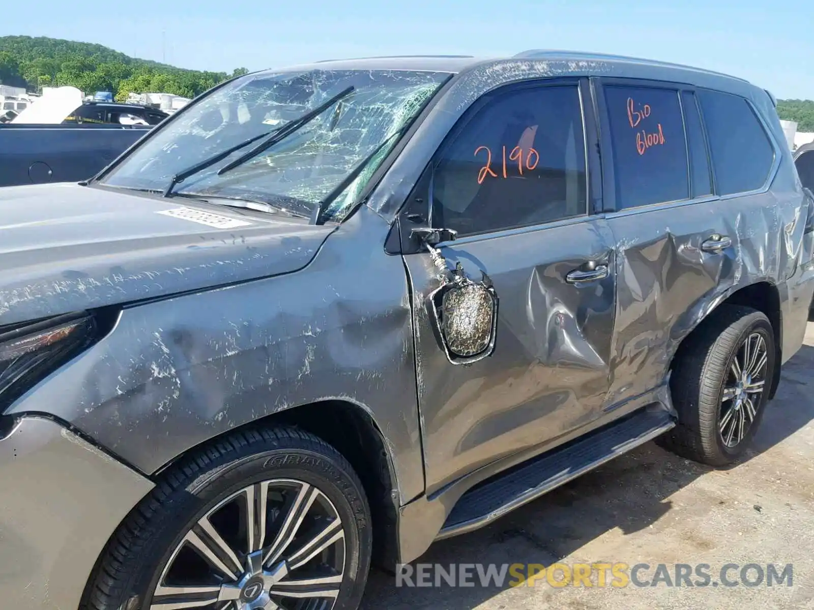 9 Photograph of a damaged car JTJHY7AX8K4289444 LEXUS LX 570 2019