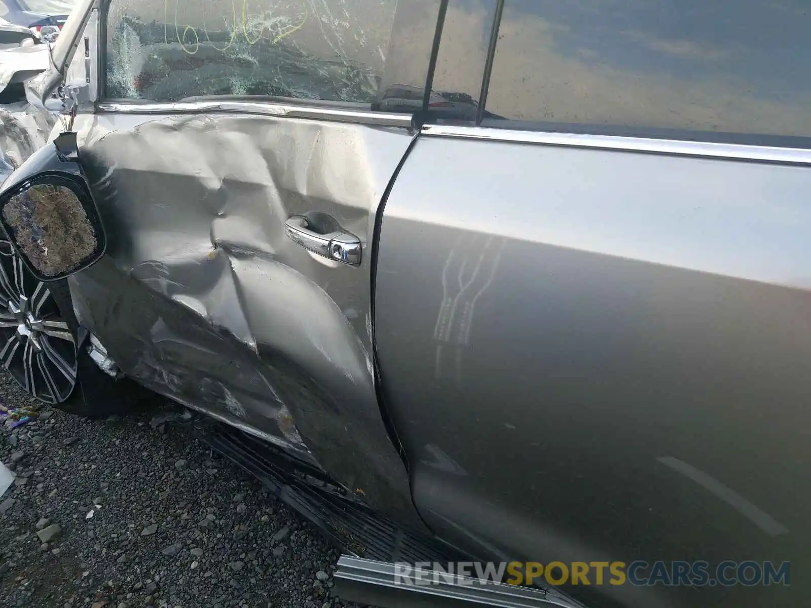 10 Photograph of a damaged car JTJHY7AX4K4294933 LEXUS LX570 2019