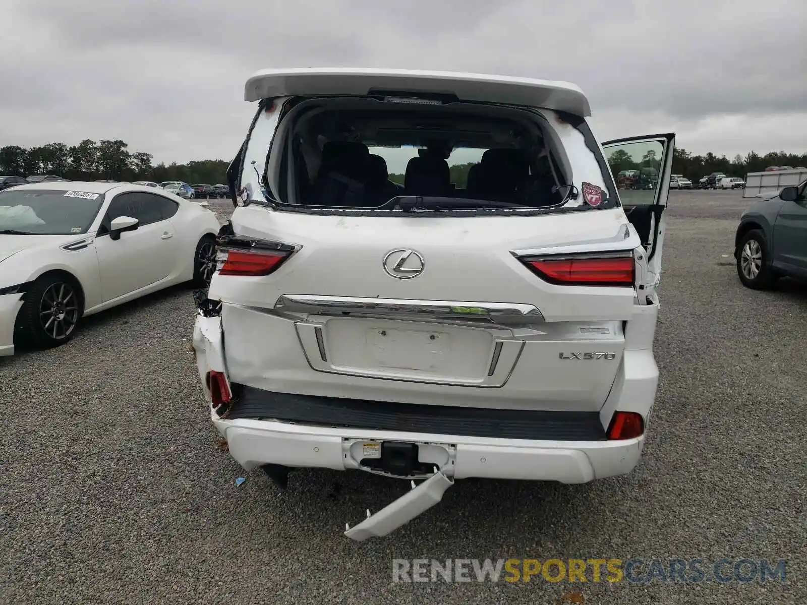 9 Photograph of a damaged car JTJHY7AX8K4298158 LEXUS LX570 2019