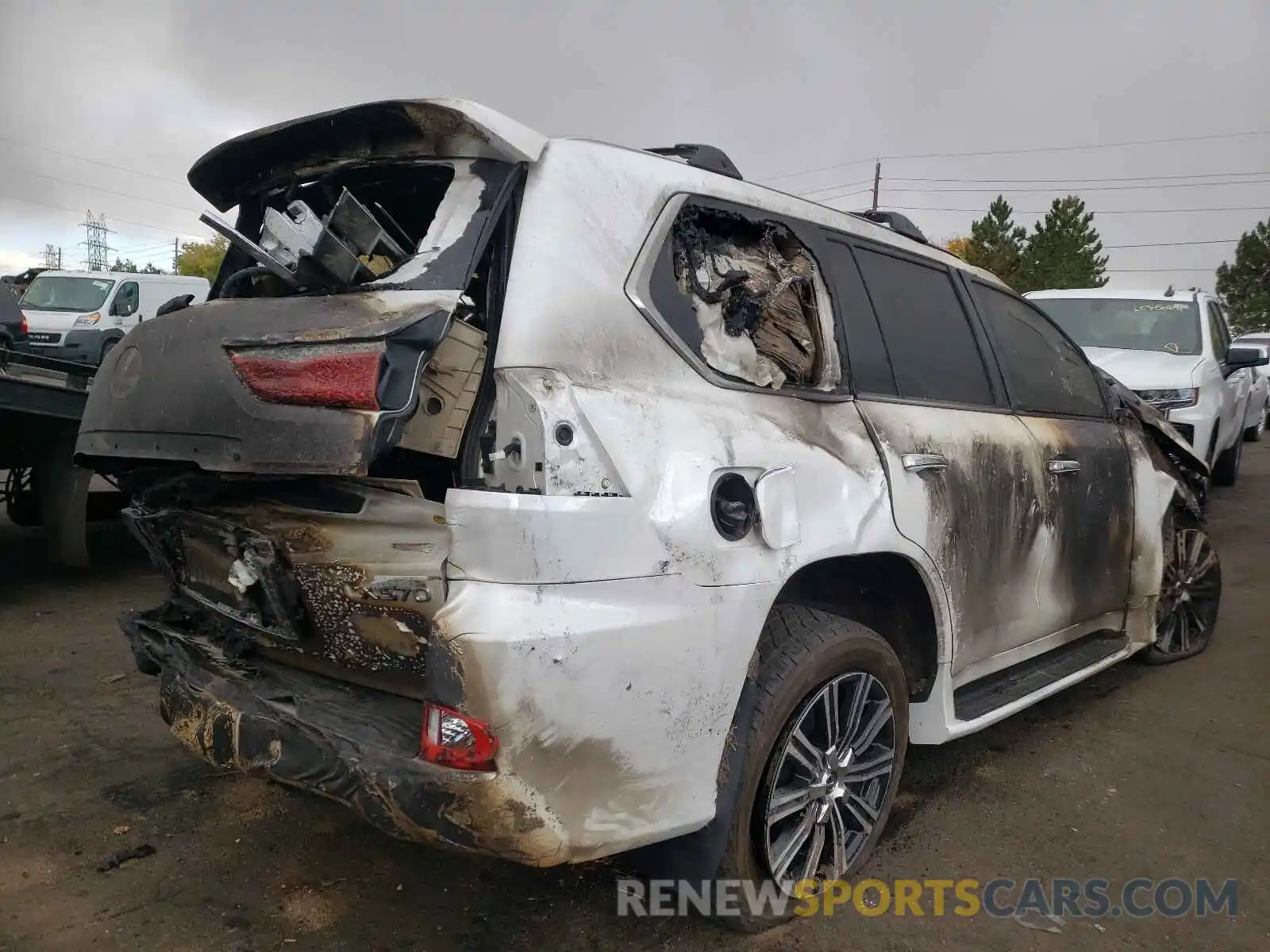 4 Photograph of a damaged car JTJHY7AXXK4287422 LEXUS LX570 2019